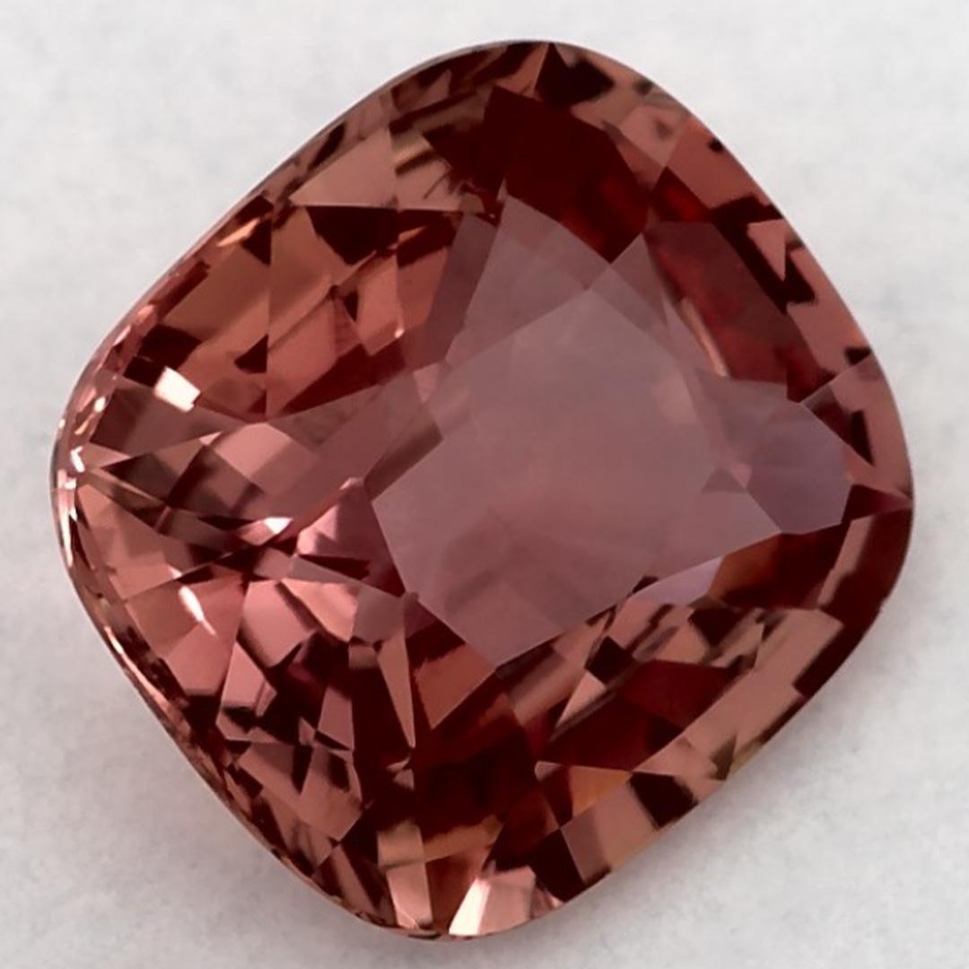 Dieser natürliche rosa Saphir bietet Eleganz und Raffinesse. Mit seiner satten Farbsättigung und seinem präzisen Schliff ist er der perfekte Mittelpunkt für einen Verlobungsring oder ein luxuriöses Schmuckdesign.

Dieser Saphir stammt aus Sri Lanka