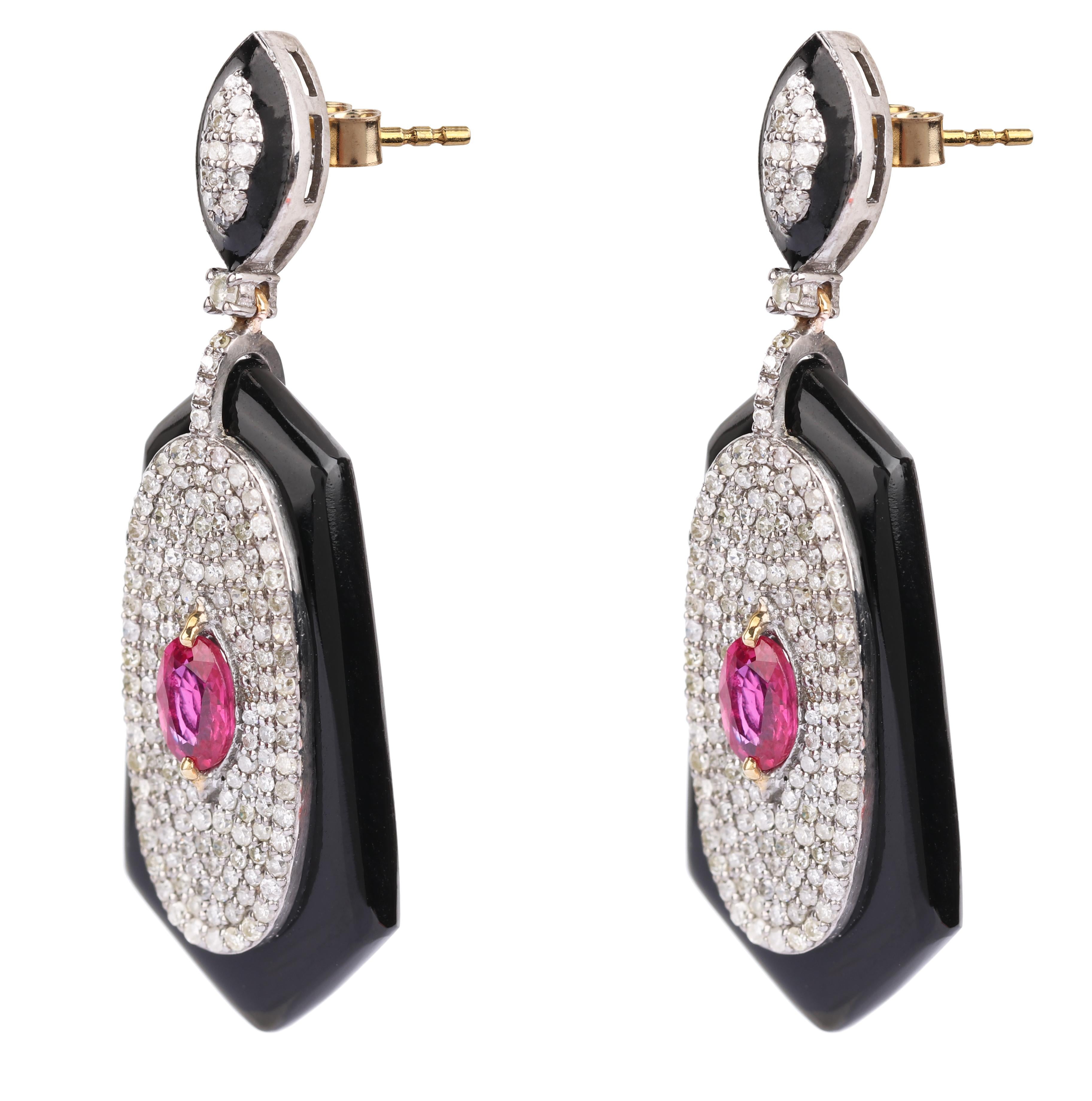 16.31 Carats Diamond, Ruby, and Black Onyx Drop Earrings in Contemporary Style In New Condition For Sale In Jaipur, IN