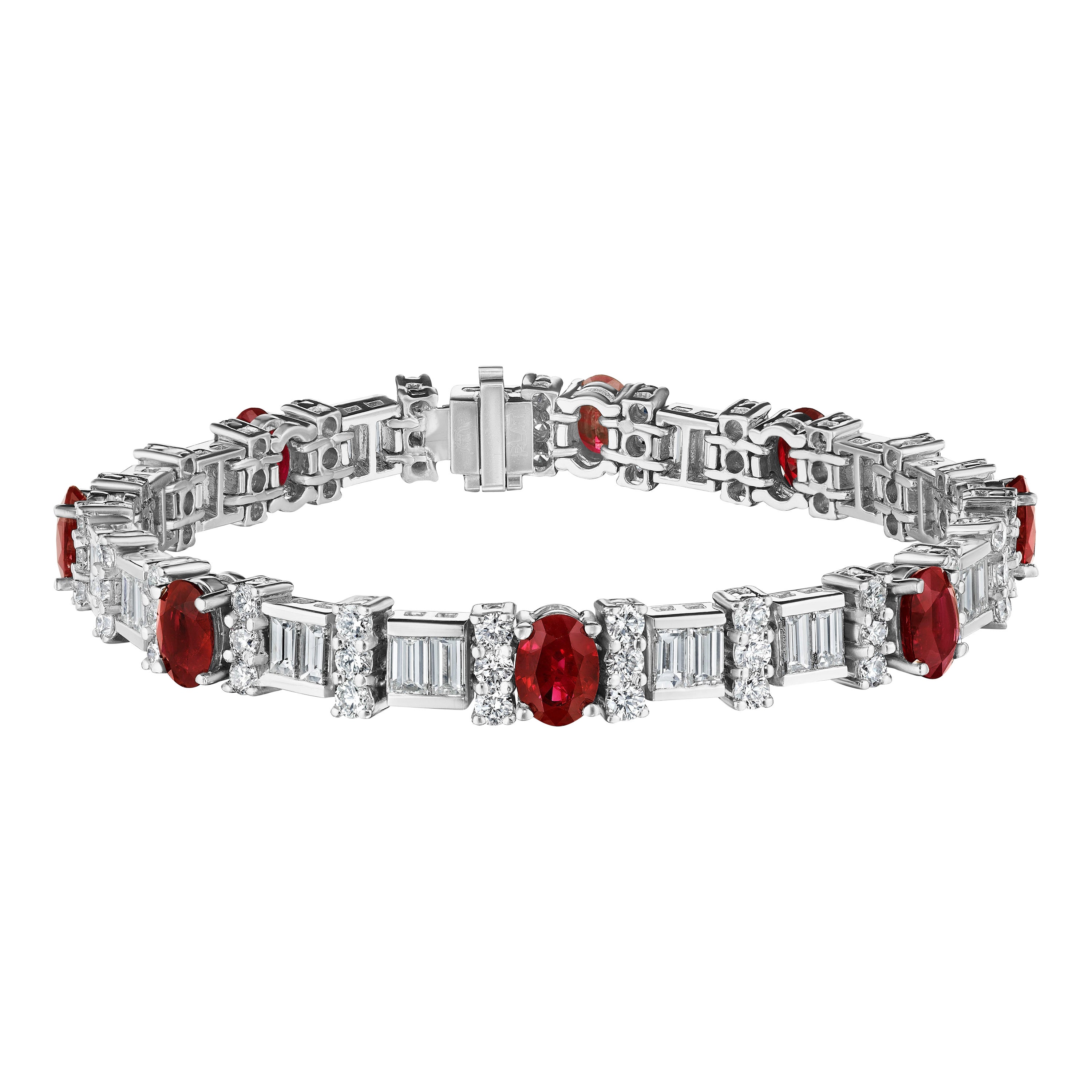 16,32 Karat ovaler Rubin & Baguette-Diamant-Armband aus Platin im Angebot
