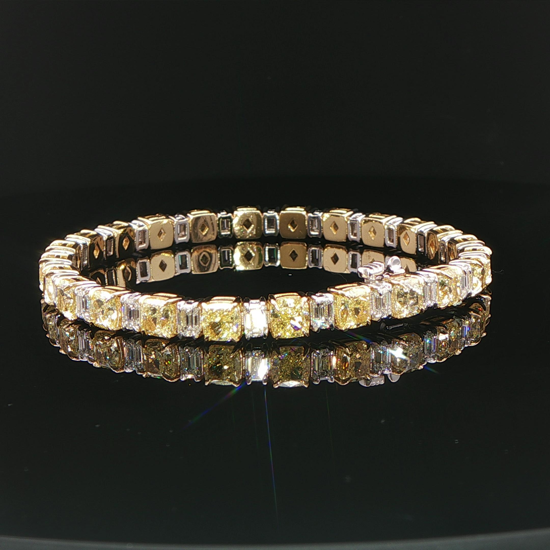 16.35CT. Bracelet en or 18K W/Y avec diamant jaune fantaisie et diamant taille émeraude Neuf - En vente à San Francisco, CA