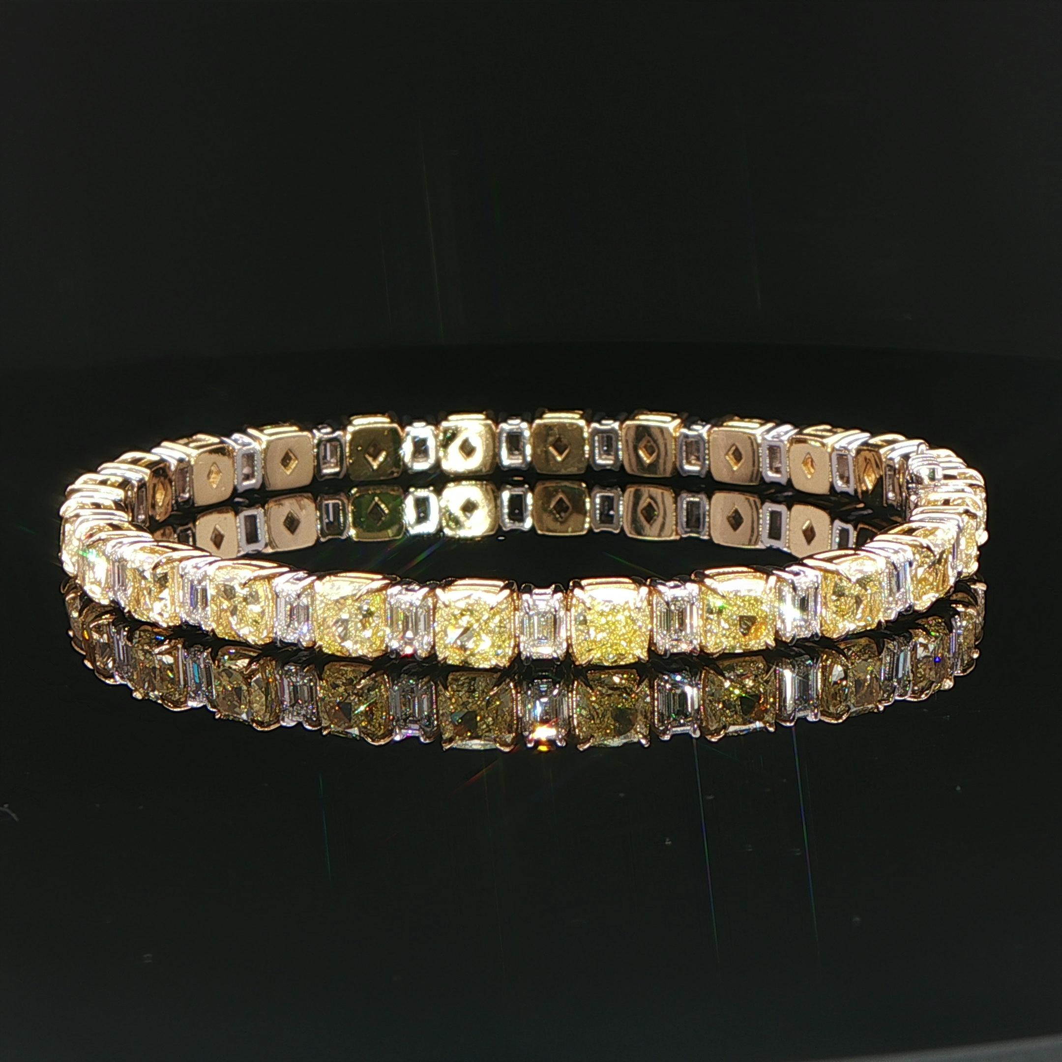 16.35CT. Bracelet en or 18K W/Y avec diamant jaune fantaisie et diamant taille émeraude Pour femmes en vente