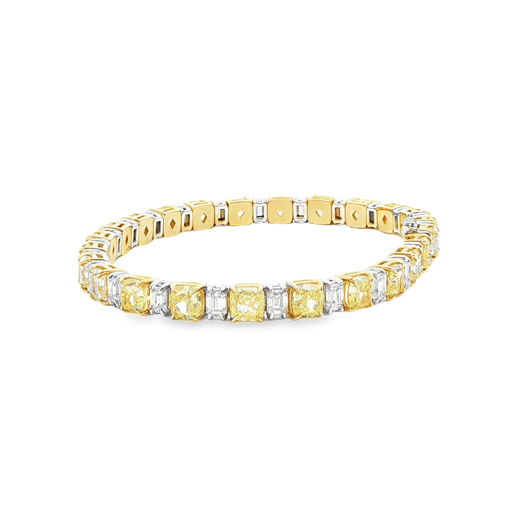 16.35CT. Bracelet en or 18K W/Y avec diamant jaune fantaisie et diamant taille émeraude en vente 1