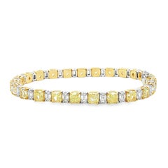 16,35CT. Pulsera de diamantes amarillos fantasía y diamantes talla esmeralda en oro de 18 quilates c/y
