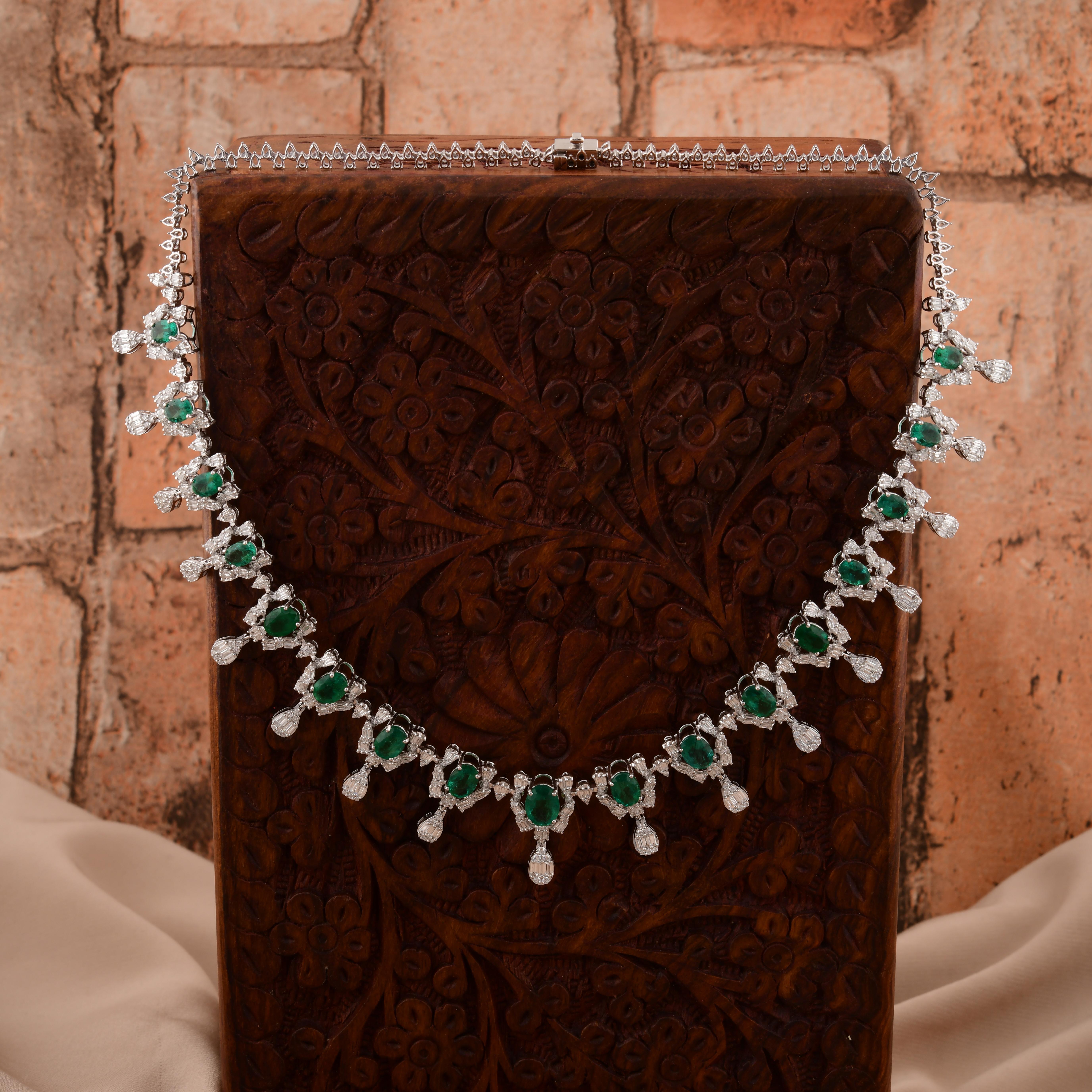 16,35 Tcw Oval Cut Grüner Smaragd & Diamant Choker Halskette 14K Weißgold im Zustand „Neu“ im Angebot in Diera, Dubai