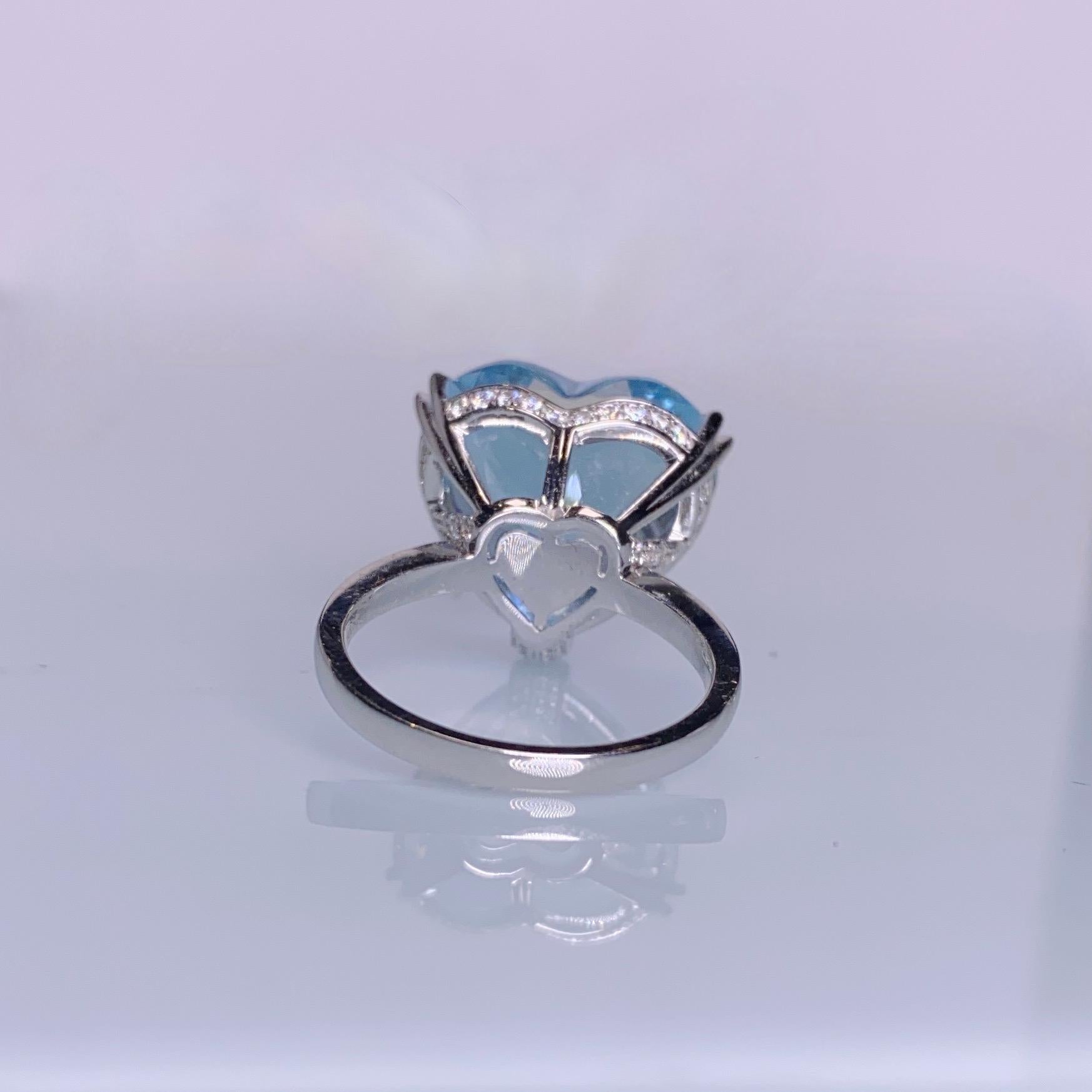 Contemporary 16.39 Ct Intense Blue Aquamarine and Diamond Ring in 18k White Gold