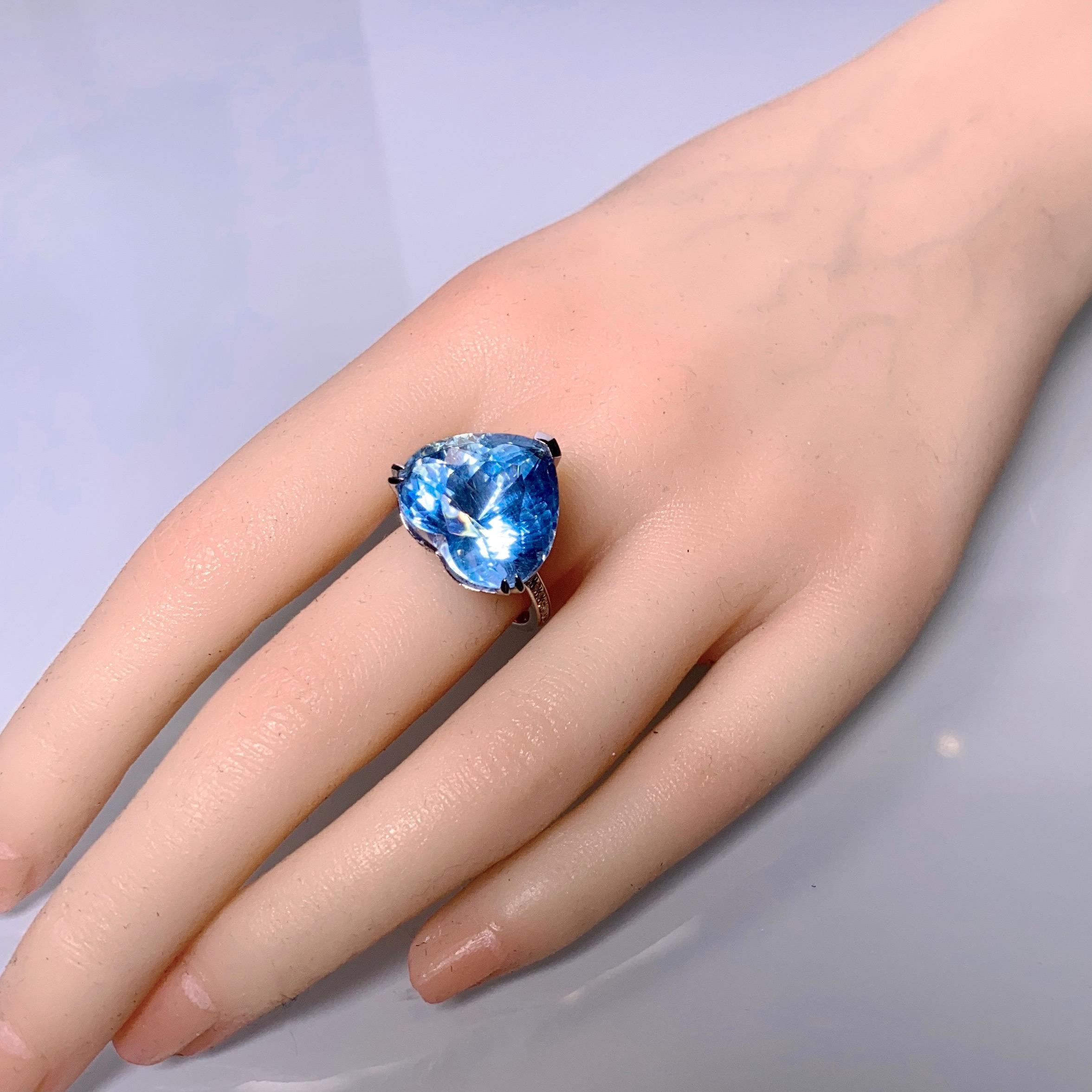 Brilliant Cut 16.39 Ct Intense Blue Aquamarine and Diamond Ring in 18k White Gold