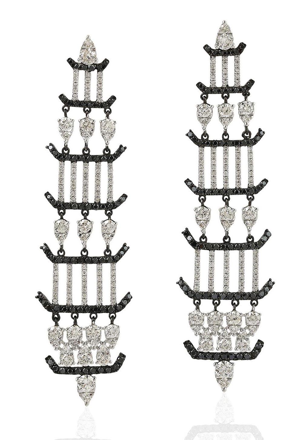 Mixed Cut 1.64 Carat 18 Karat Gold Diamond Chandelier Earrings For Sale