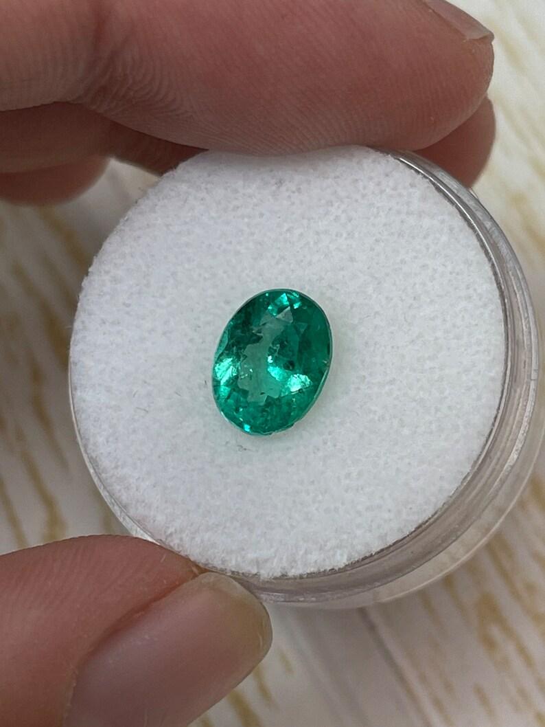 Modern 1.64 Carat 9x7 Green Colombian Emerald - Oval Cut May Birthstone Gem For Sale