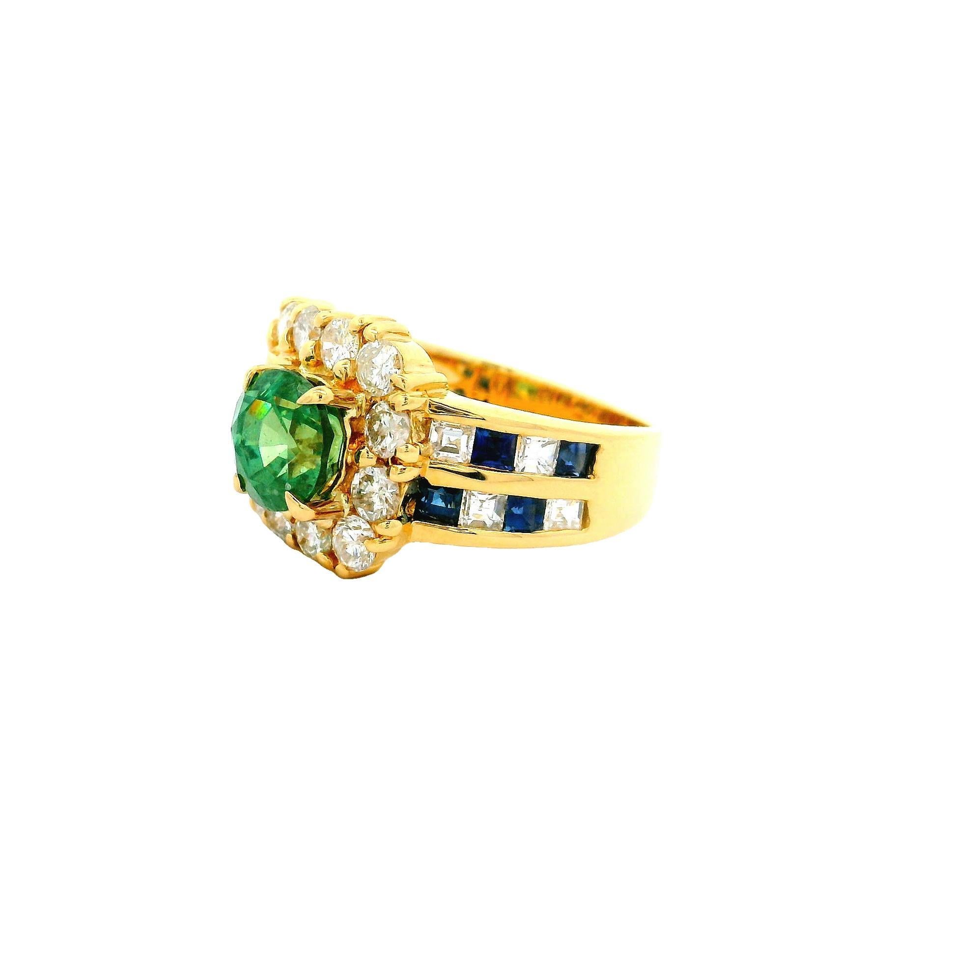 Bague en or jaune 18 carats, grenat démantoïde 1,64 carat, diamant, saphir Excellent état - En vente à Beverly Hills, CA