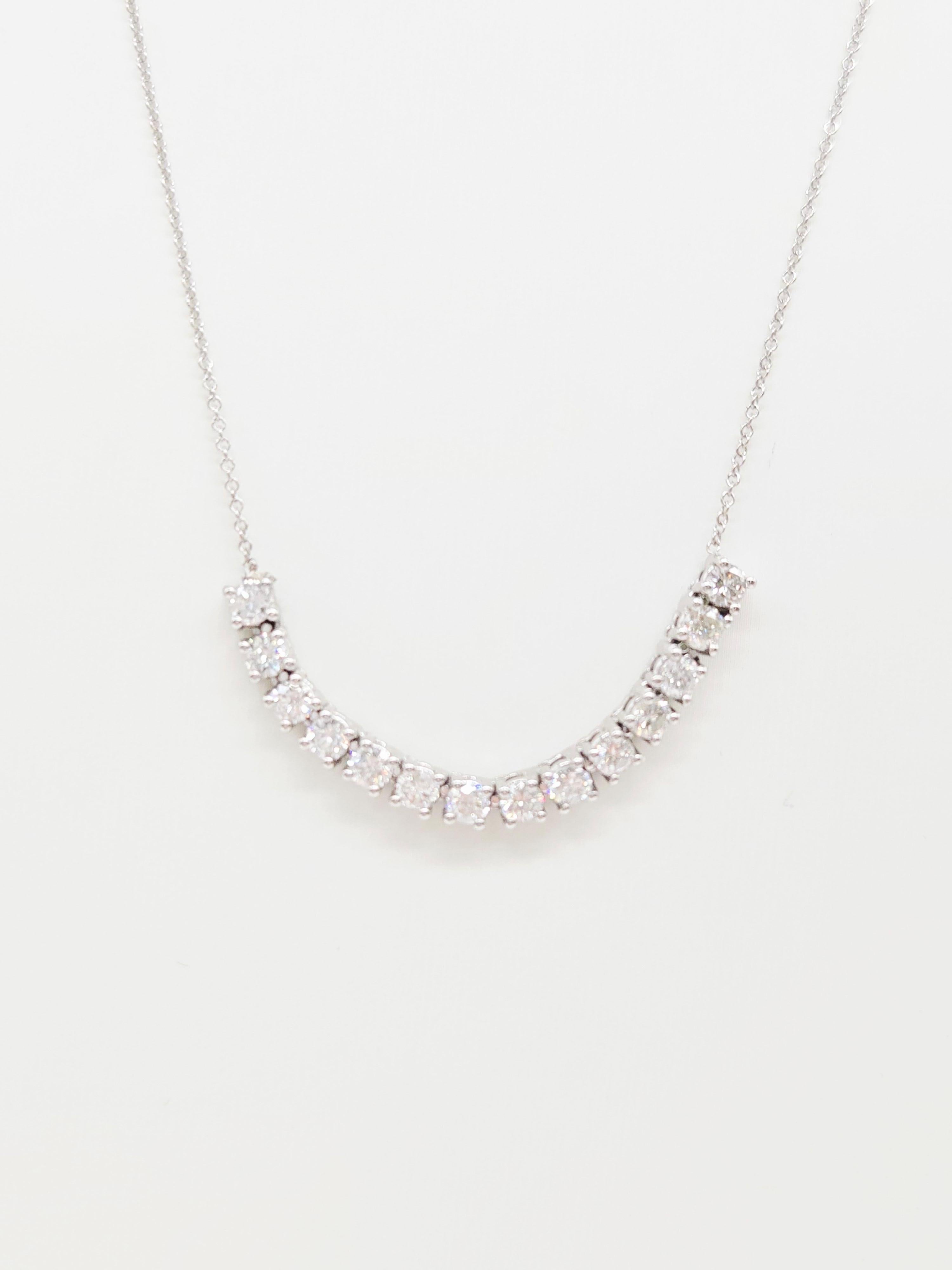 Brillant et élégant, ce mini collier de tennis met en valeur 1.64 carats de diamants blancs naturels de taille ronde et brillante, d'une brillance et d'un éclat excellents. Fabriqué en or blanc 14 carats, chaque diamant est serti dans une monture