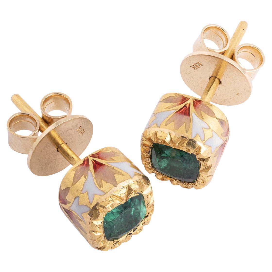 1.64 Karat Smaragd- und Emaille-Ohrstecker aus 22 Karat Gold Handgefertigt von Agaro Jewels (Zeitgenössisch)