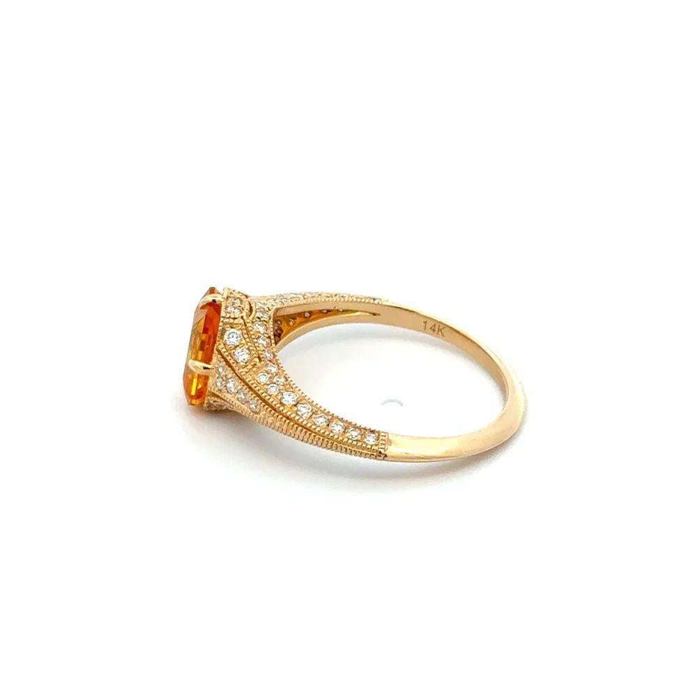 Donna Anello d'oro vintage con zaffiro giallo arancione da 1,64 carati con taglio smeraldo e diamanti in vendita