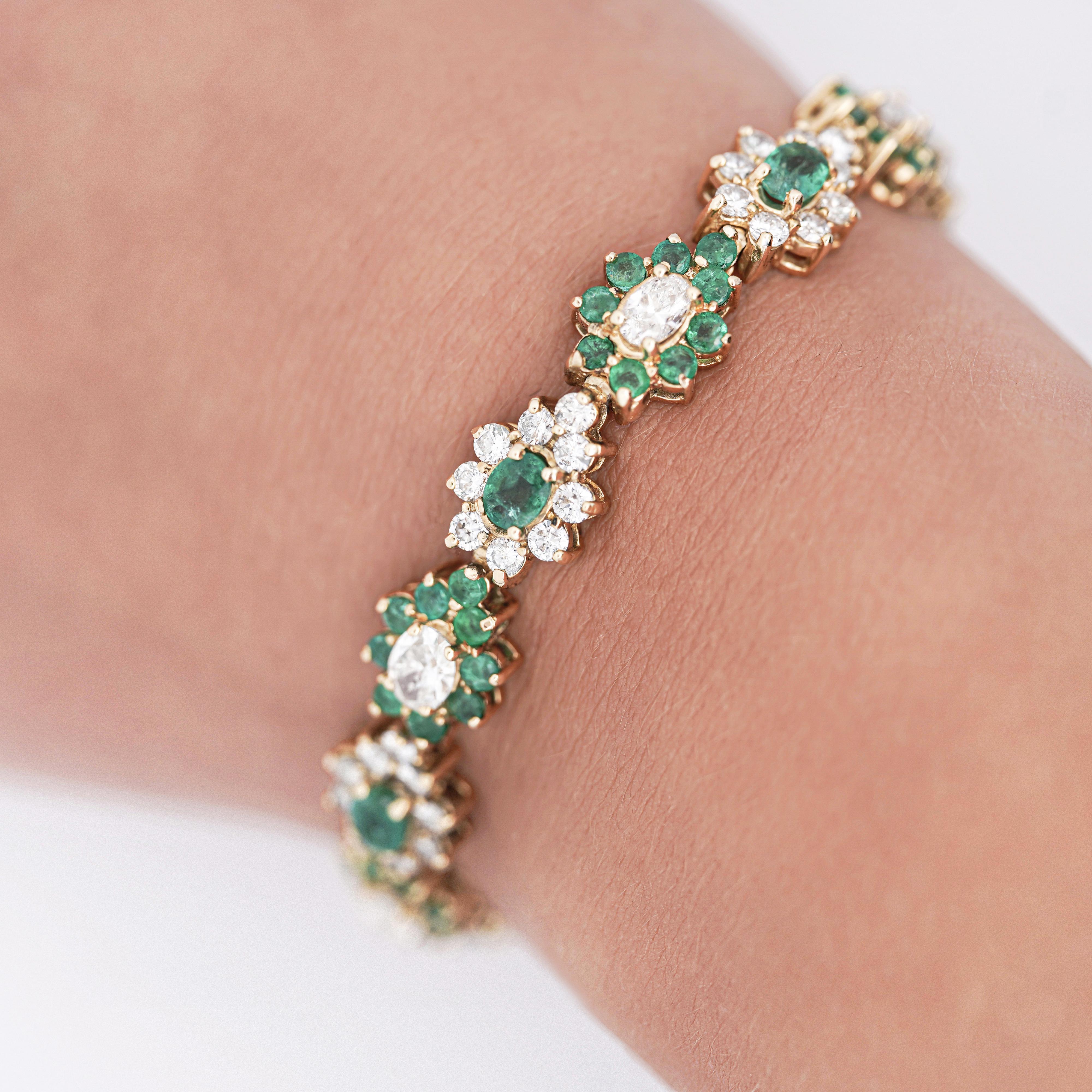 Art déco 16.4 Carat Emerald & Diamond Vintage Cluster Link Bracelet en vente