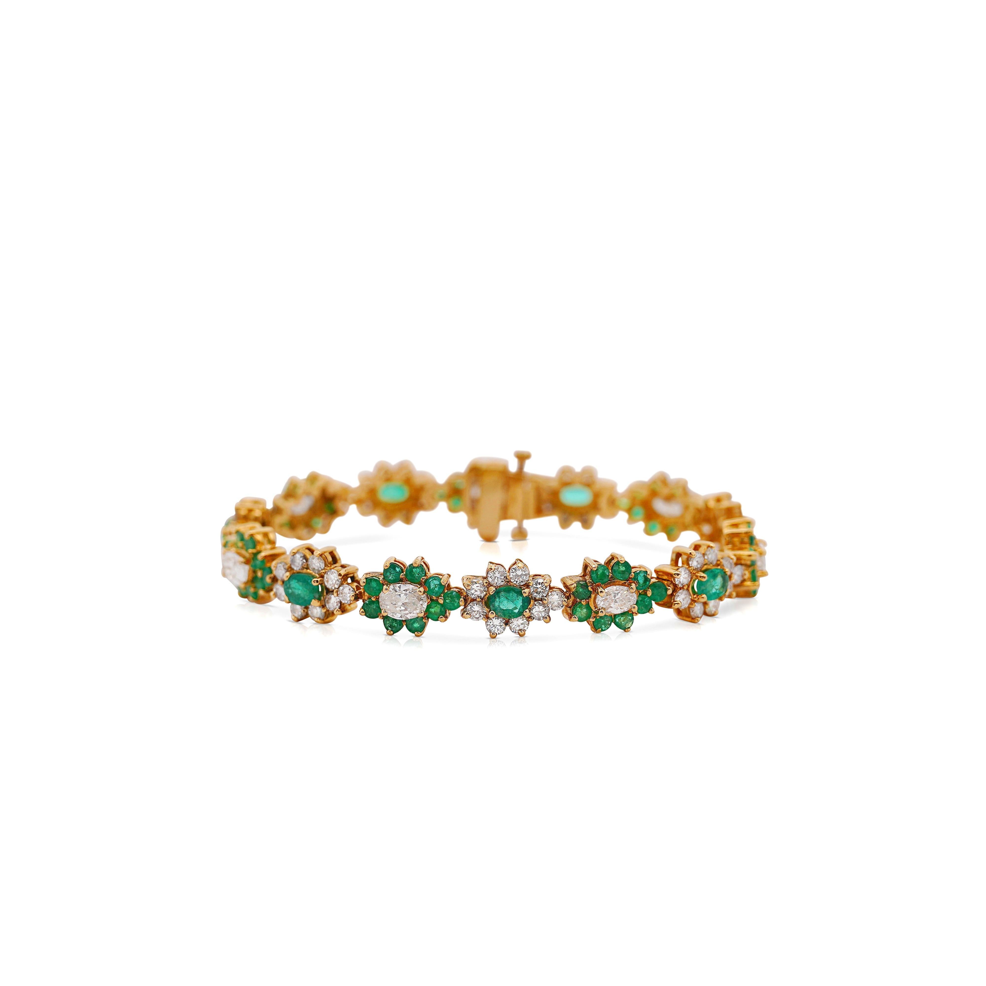 16.4 Carat Emerald & Diamond Vintage Cluster Link Bracelet Excellent état - En vente à Miami, FL