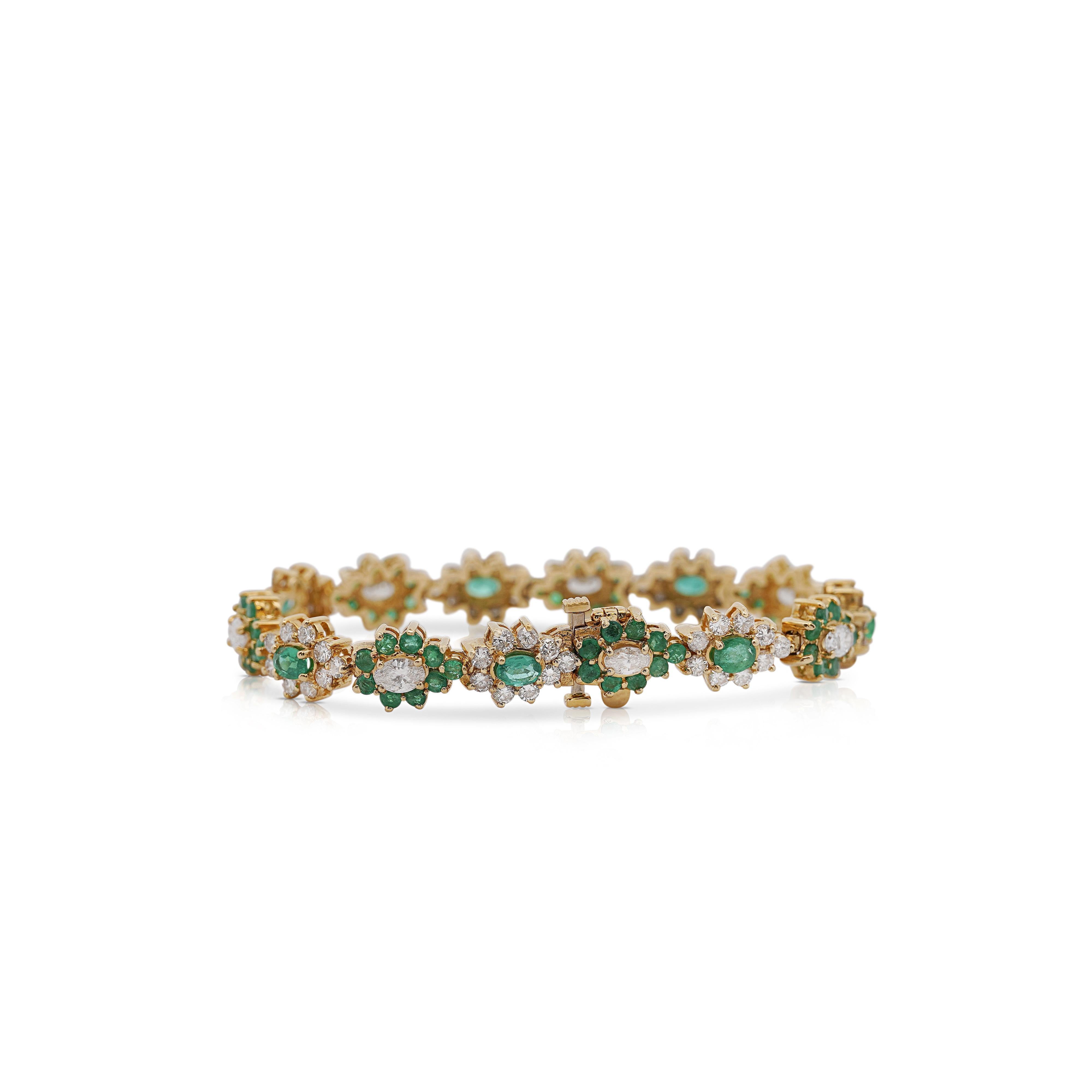 16.4 Carat Emerald & Diamond Vintage Cluster Link Bracelet Pour femmes en vente