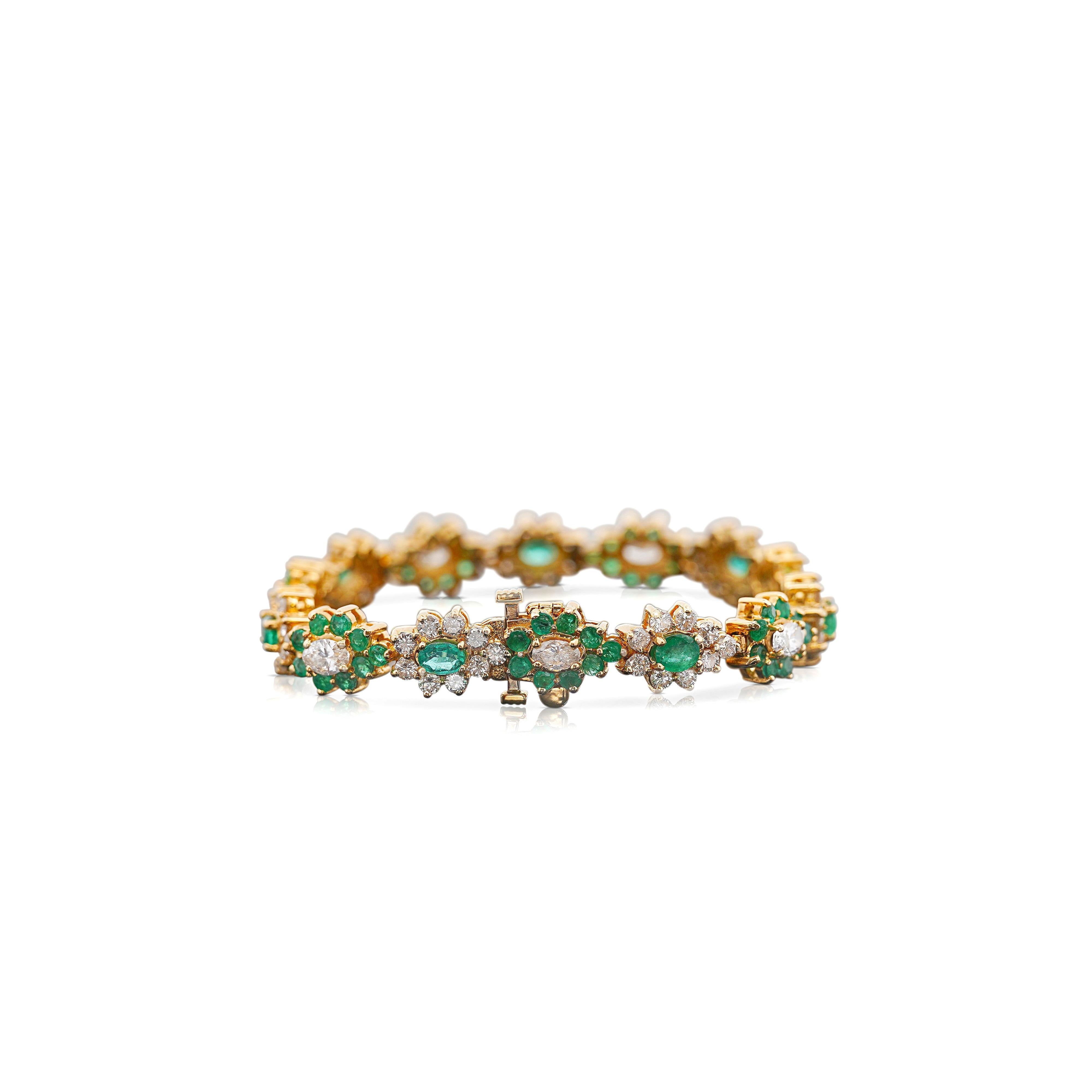16.4 Carat Emerald & Diamond Vintage Cluster Link Bracelet en vente 1