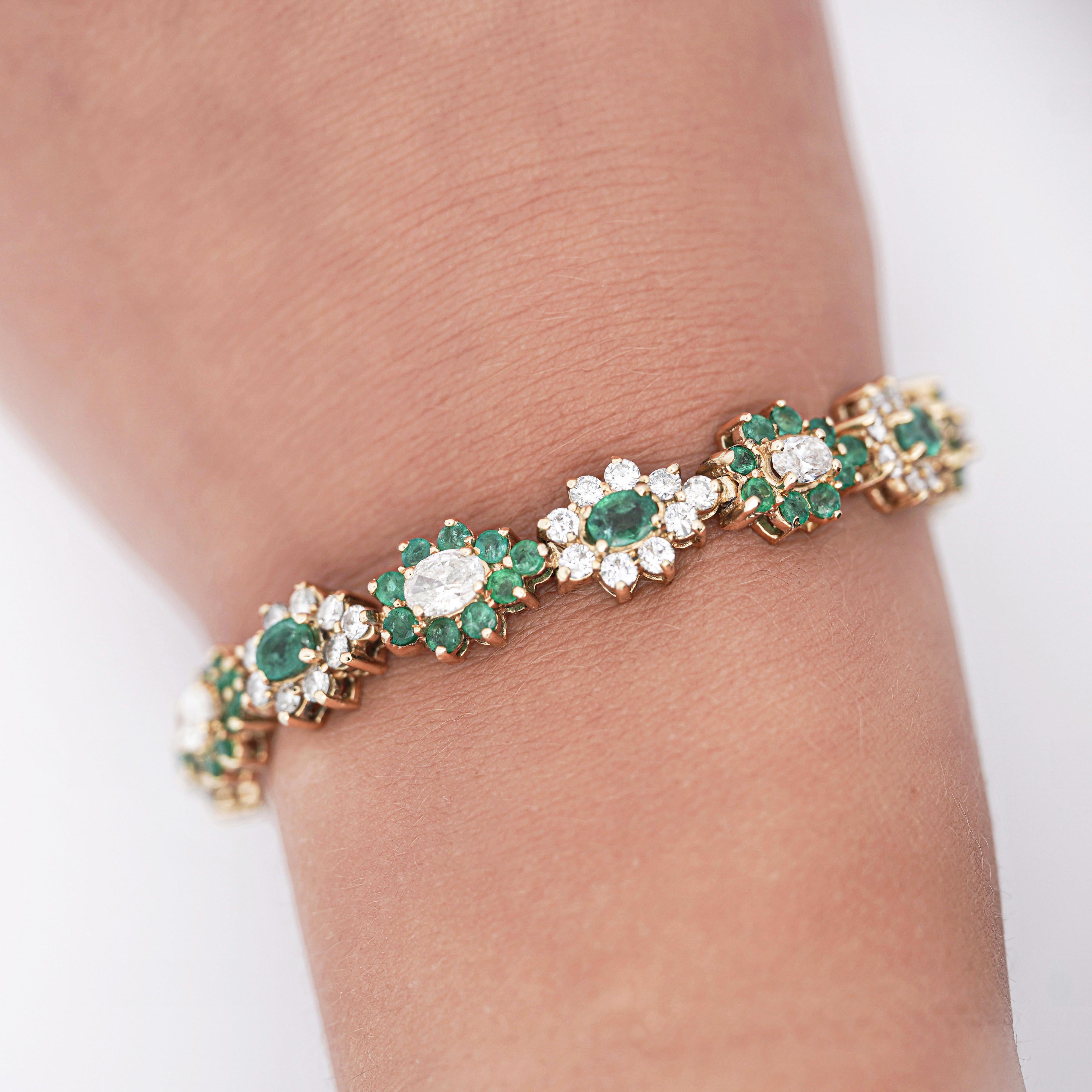 16.4 Carat Emerald & Diamond Vintage Cluster Link Bracelet en vente 2