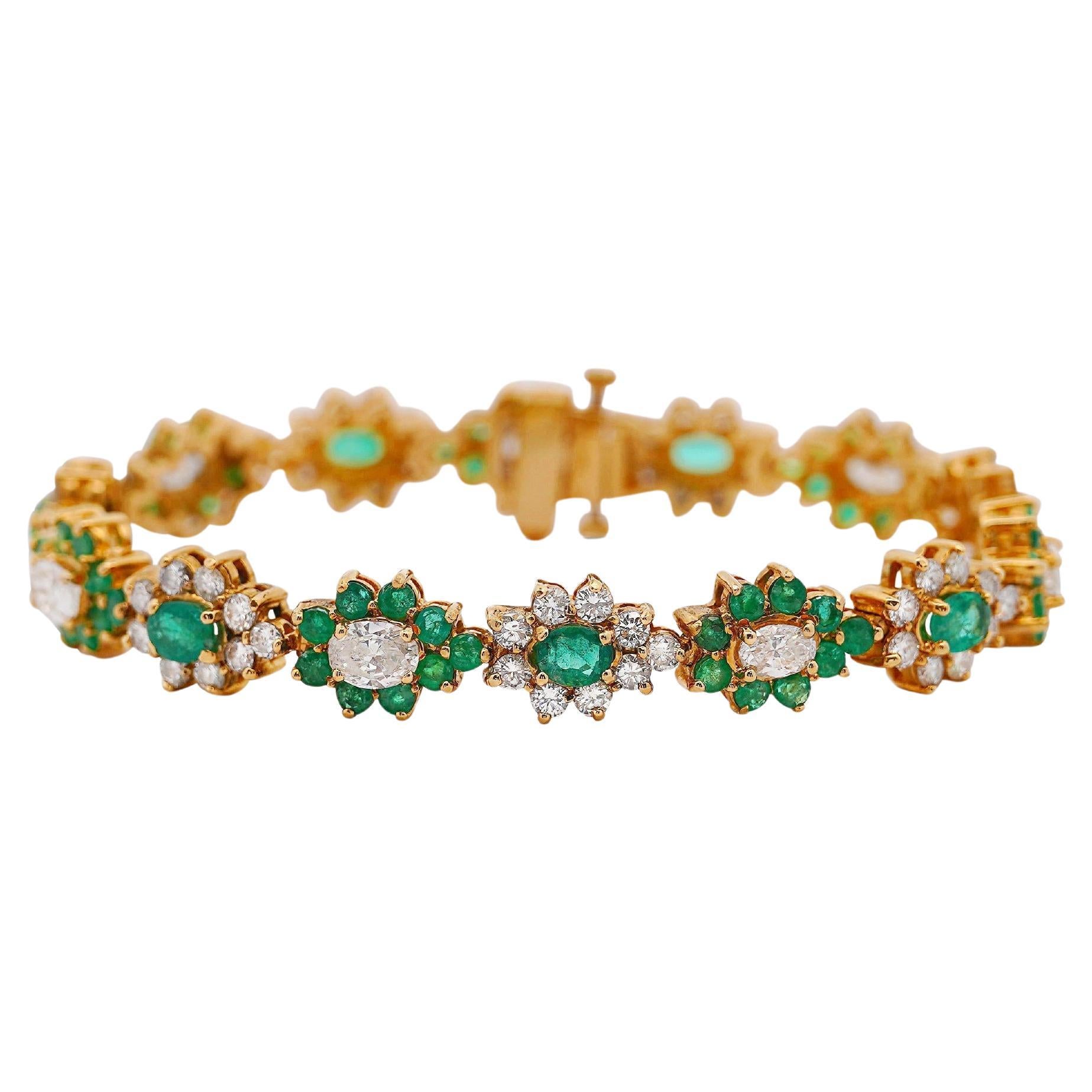 16.4 Carat Emerald & Diamond Vintage Cluster Link Bracelet en vente