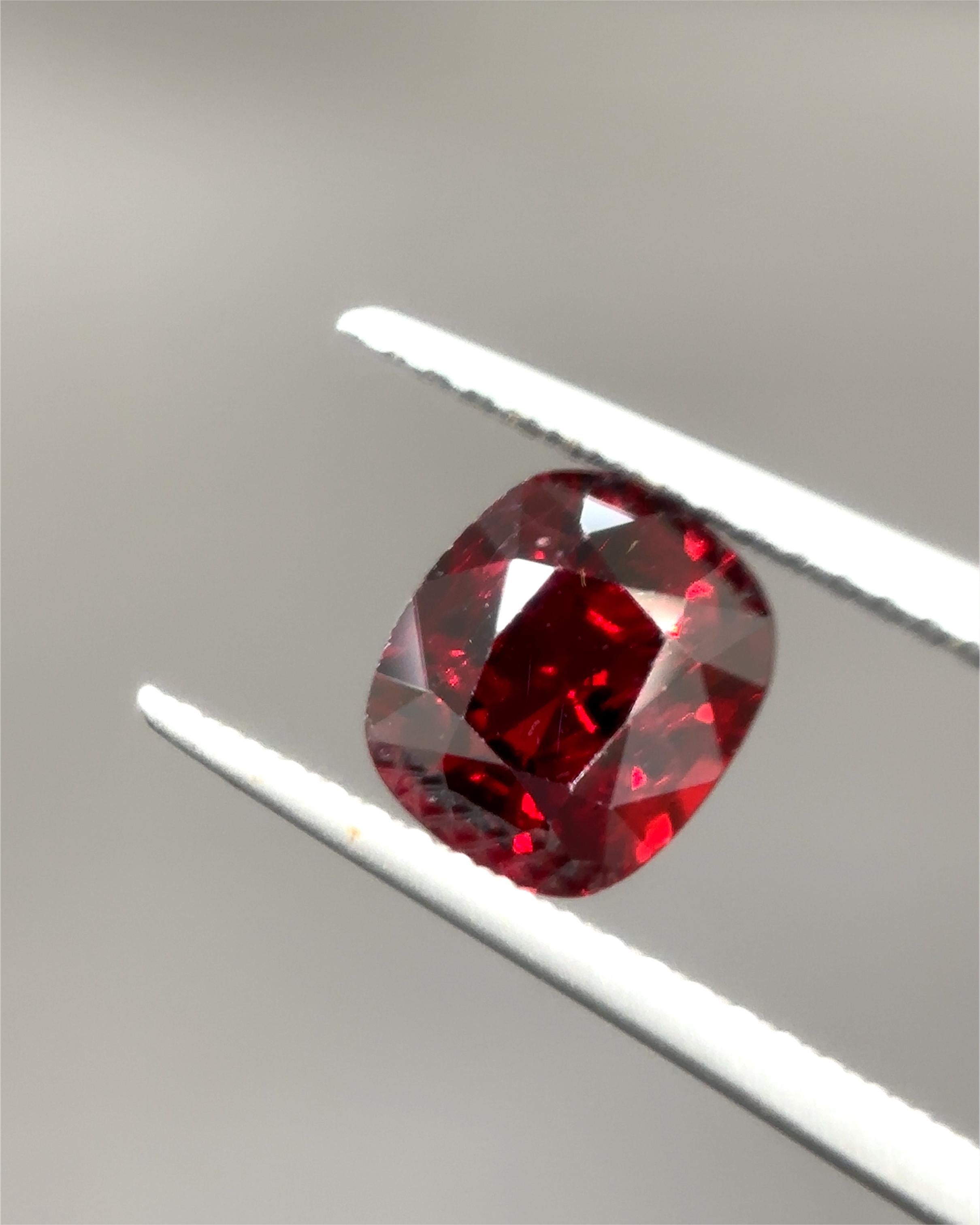 Spinelle rouge de Birmanie certifiée GIA et non chauffée de 1.64 carat Neuf - En vente à Kowloon, HK