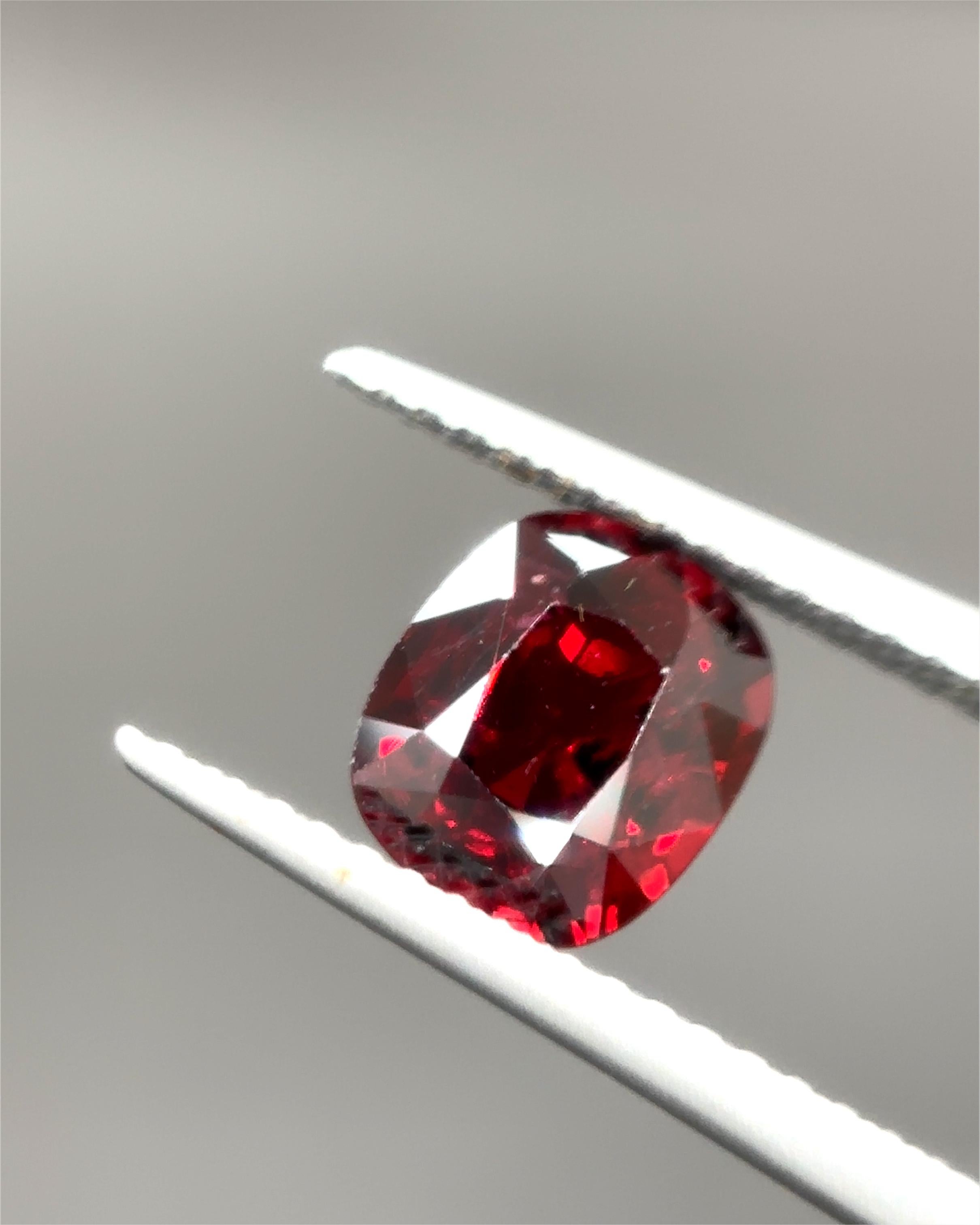 Spinelle rouge de Birmanie certifiée GIA et non chauffée de 1.64 carat Unisexe en vente