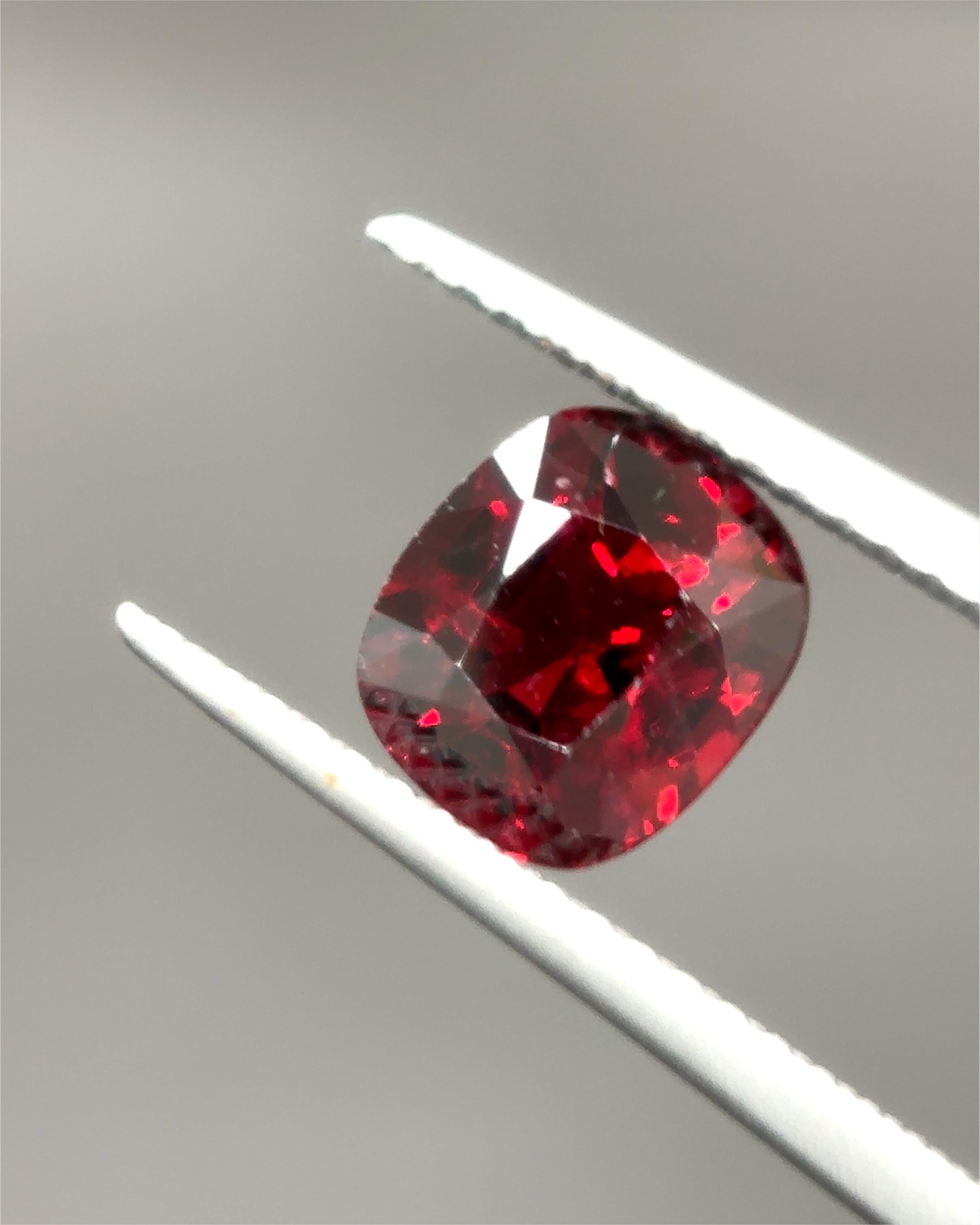 Spinelle rouge de Birmanie certifiée GIA et non chauffée de 1.64 carat en vente 3
