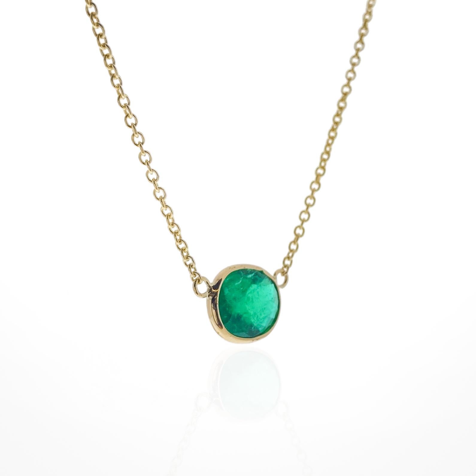 Contemporary 1.64 Carat Green Emerald Oval Cut Fashion Necklaces In 14K Yellow Gold For Sale