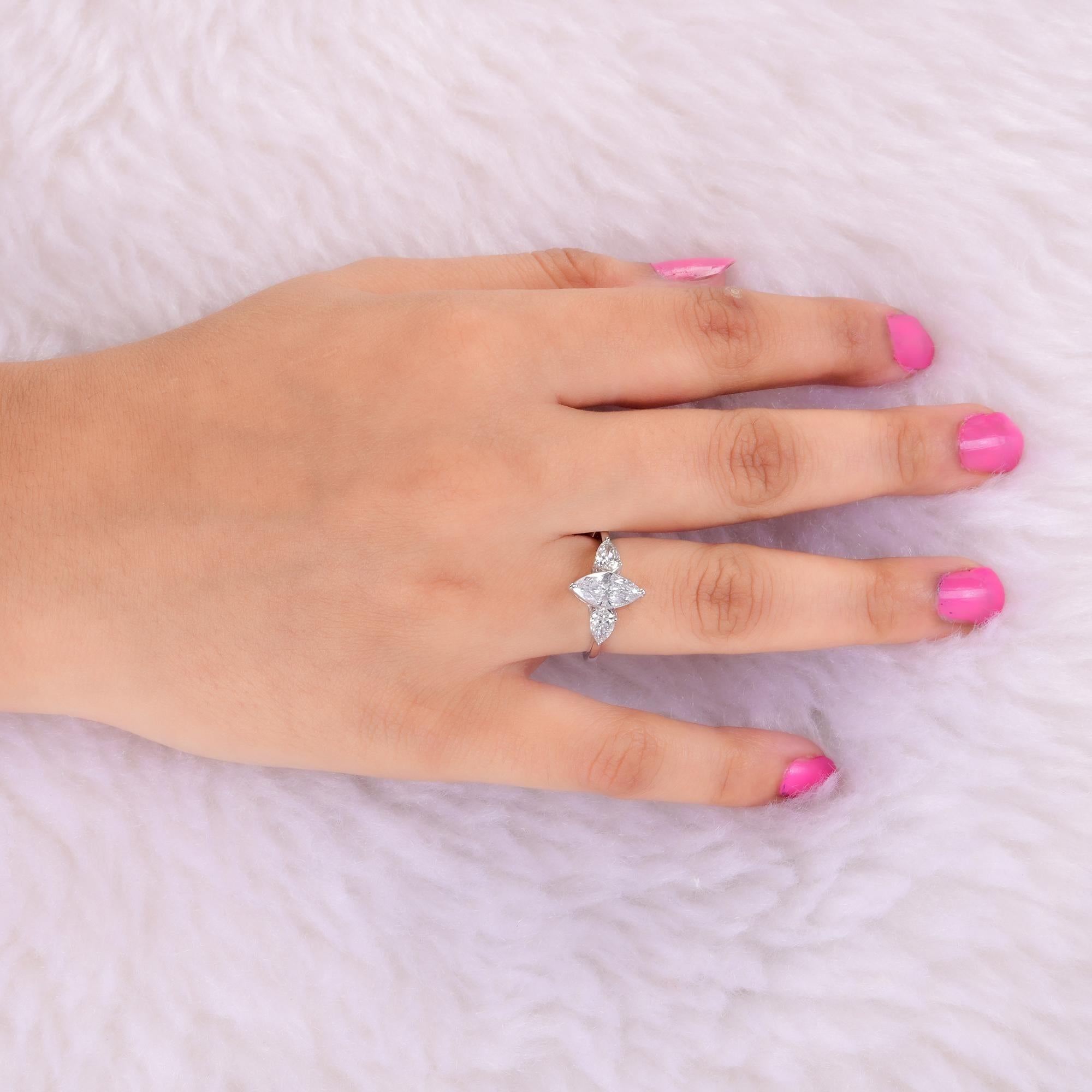 Bague faite main en or blanc 18 carats avec diamants marquises et poire de 1,64 carat Neuf - En vente à Diera, Dubai