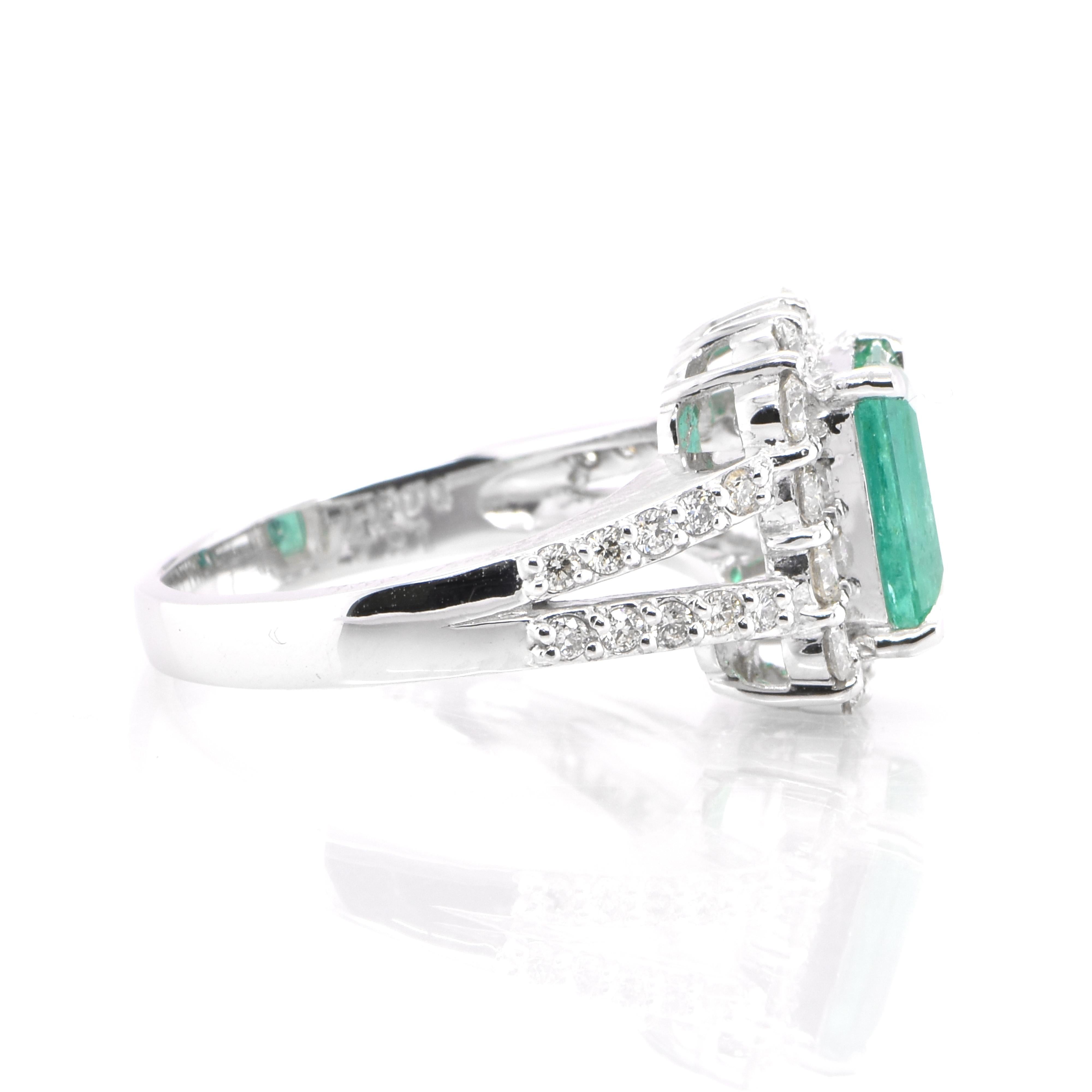 1.64 Carat Natural Emerald and Diamond Halo Ring Set in Platinum In New Condition For Sale In Tokyo, JP