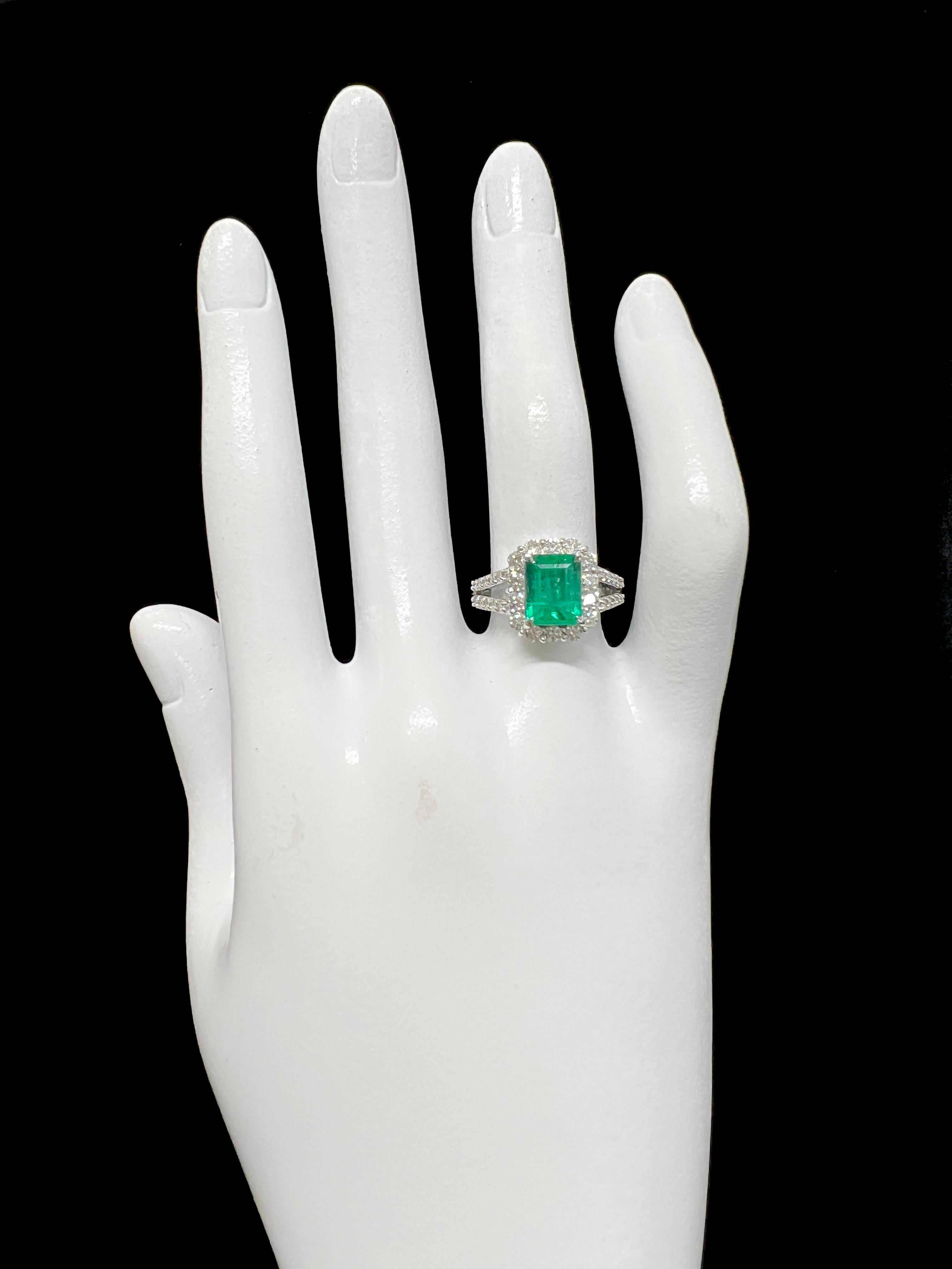 1.64 Carat Natural Emerald and Diamond Halo Ring Set in Platinum For Sale 1