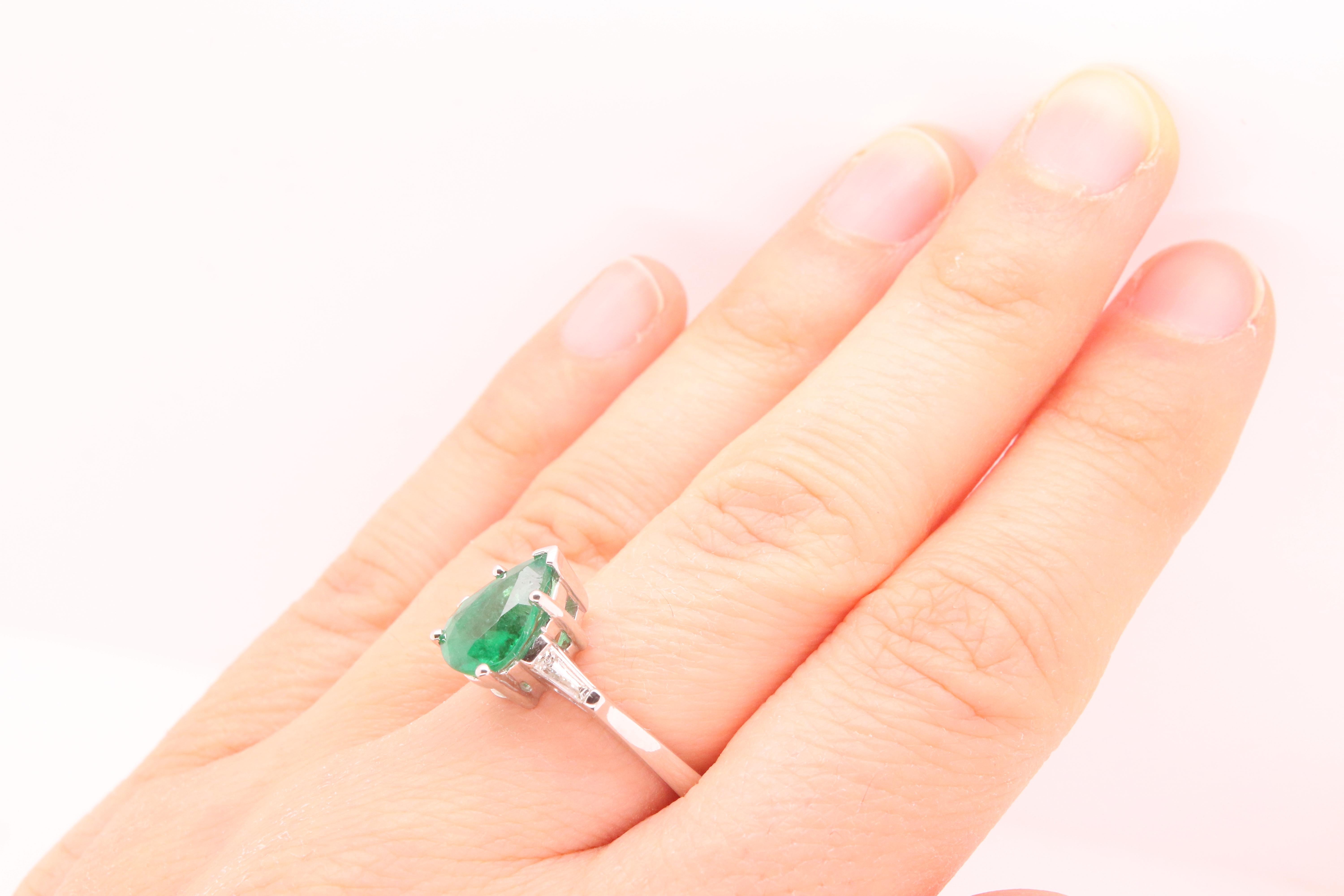 Contemporary 1.64 Carat Oval Emerald and Diamond Engagement Ring For Sale