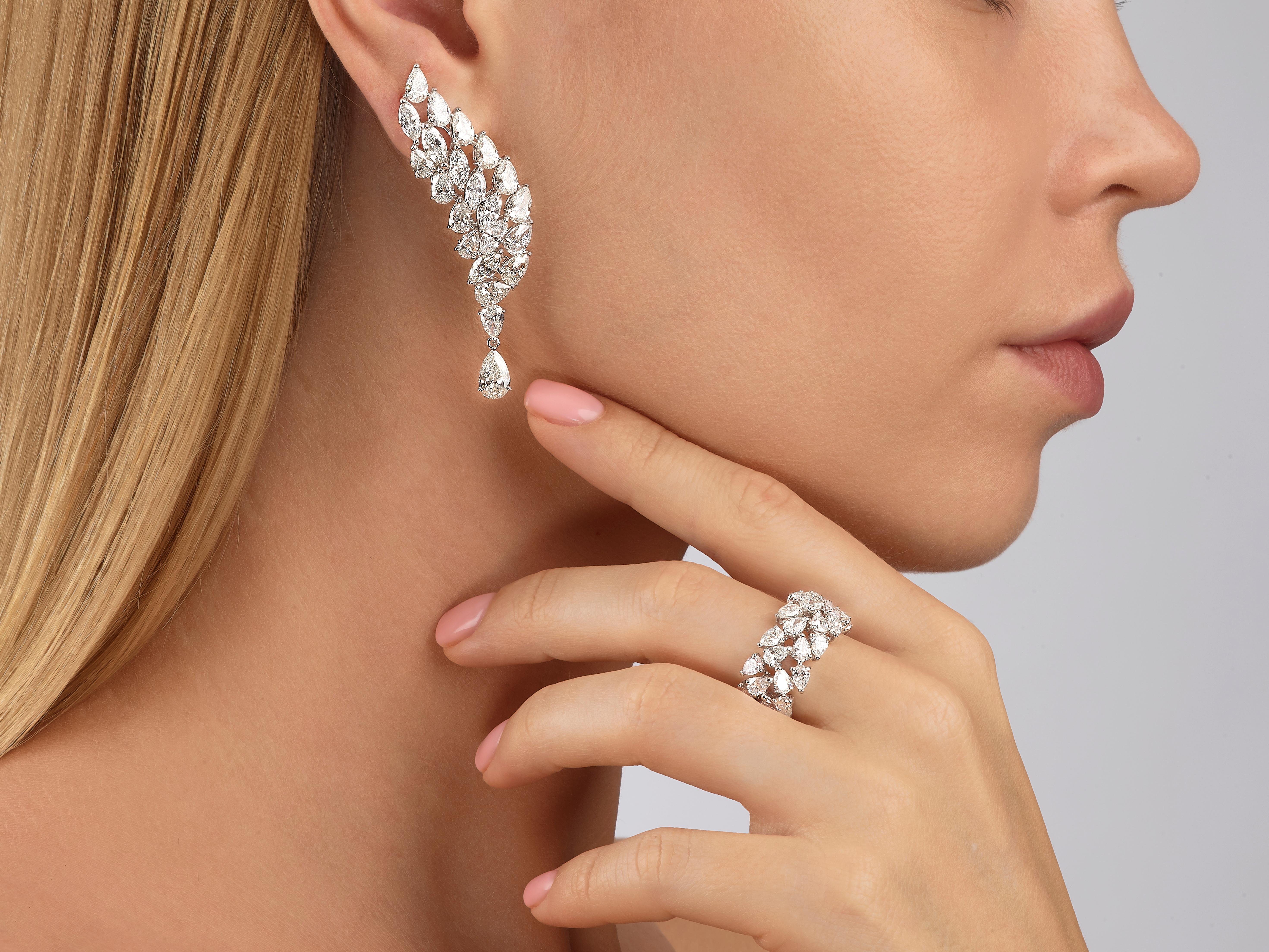 Women's or Men's 16.4 Carat Pear Marquise Diamond 18 Karat White Gold Chandelier Earrings