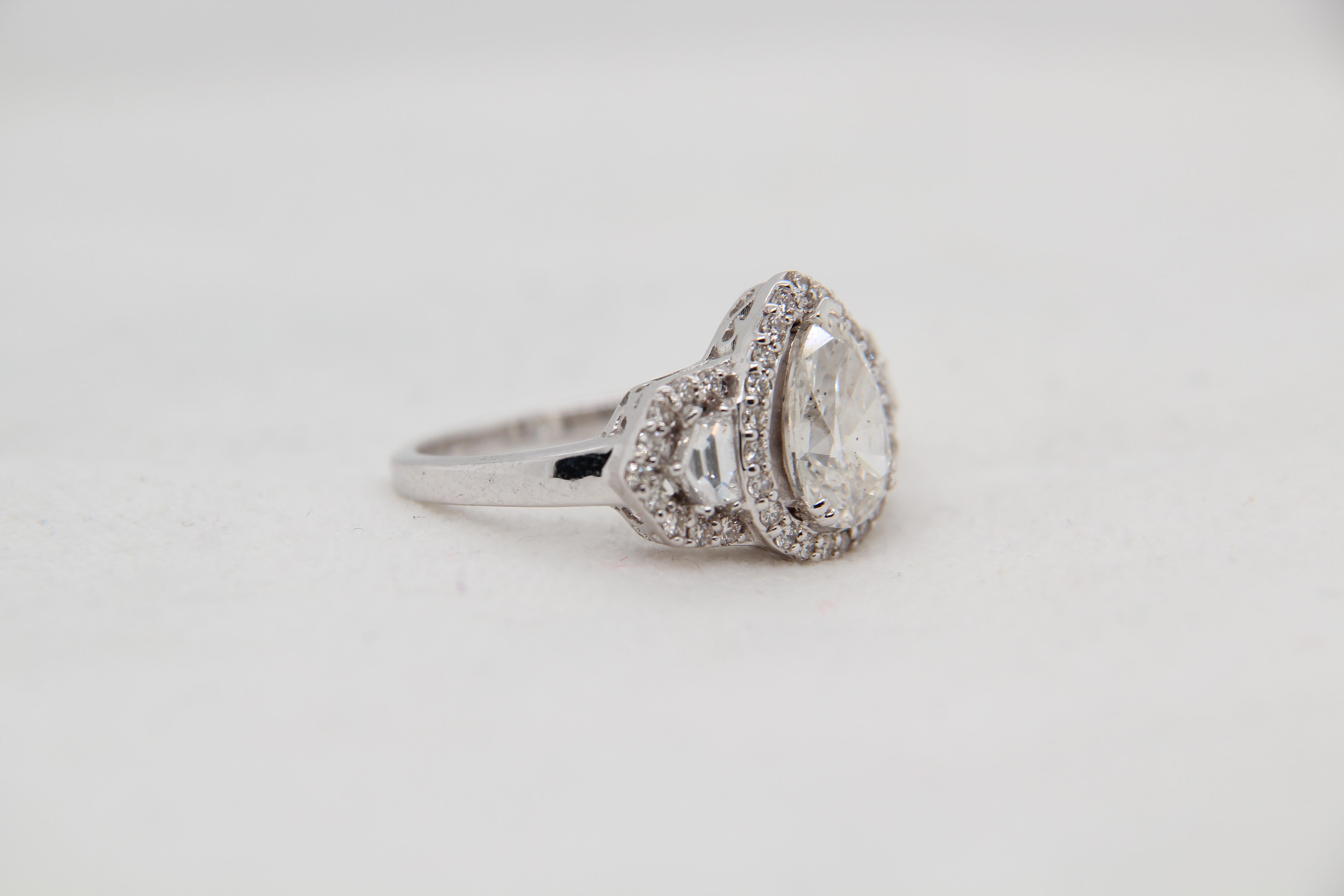 Women's or Men's 1.64 Carat Pear Shape Diamond Ring in 18 Karat Gold For Sale