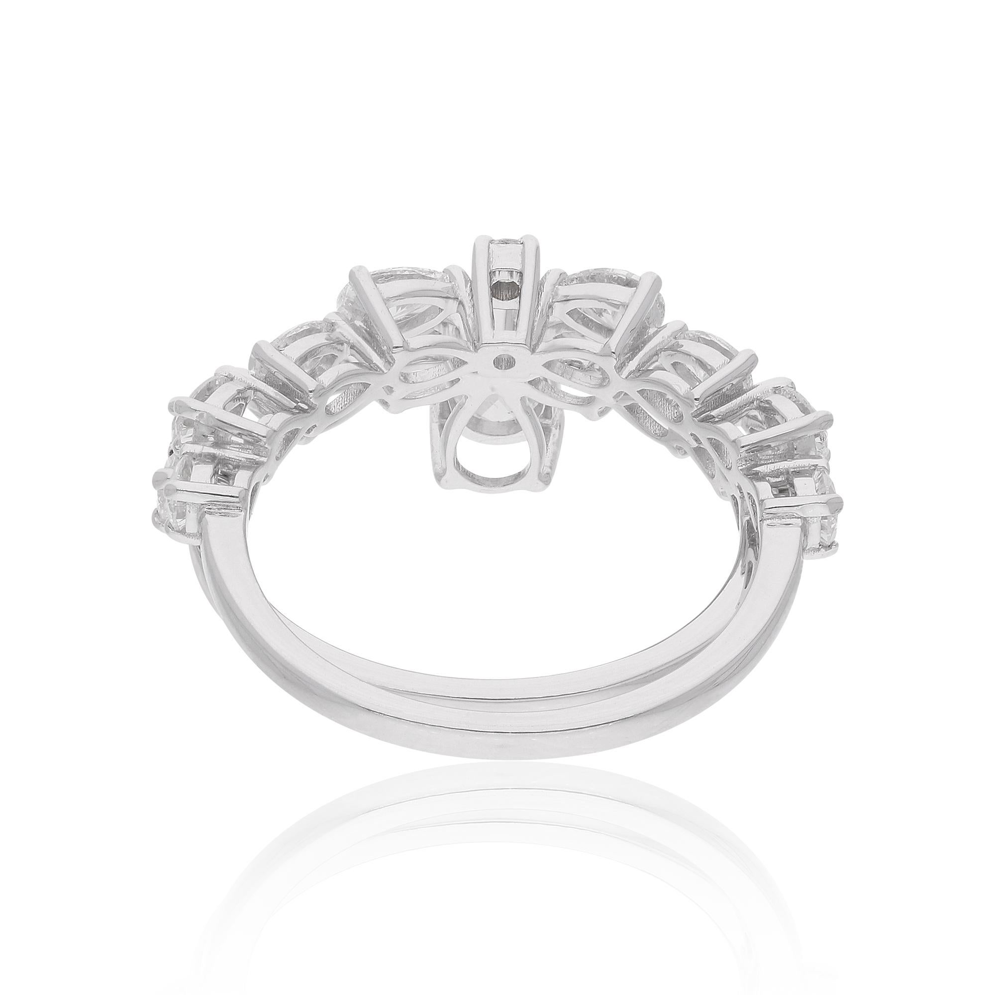 La parure di due anelli offre versatilità di stile e può essere indossata come anello di fidanzamento e di matrimonio, come anello di anniversario o come parure impilata alla moda da indossare tutti i giorni. Gli anelli possono presentare ulteriori