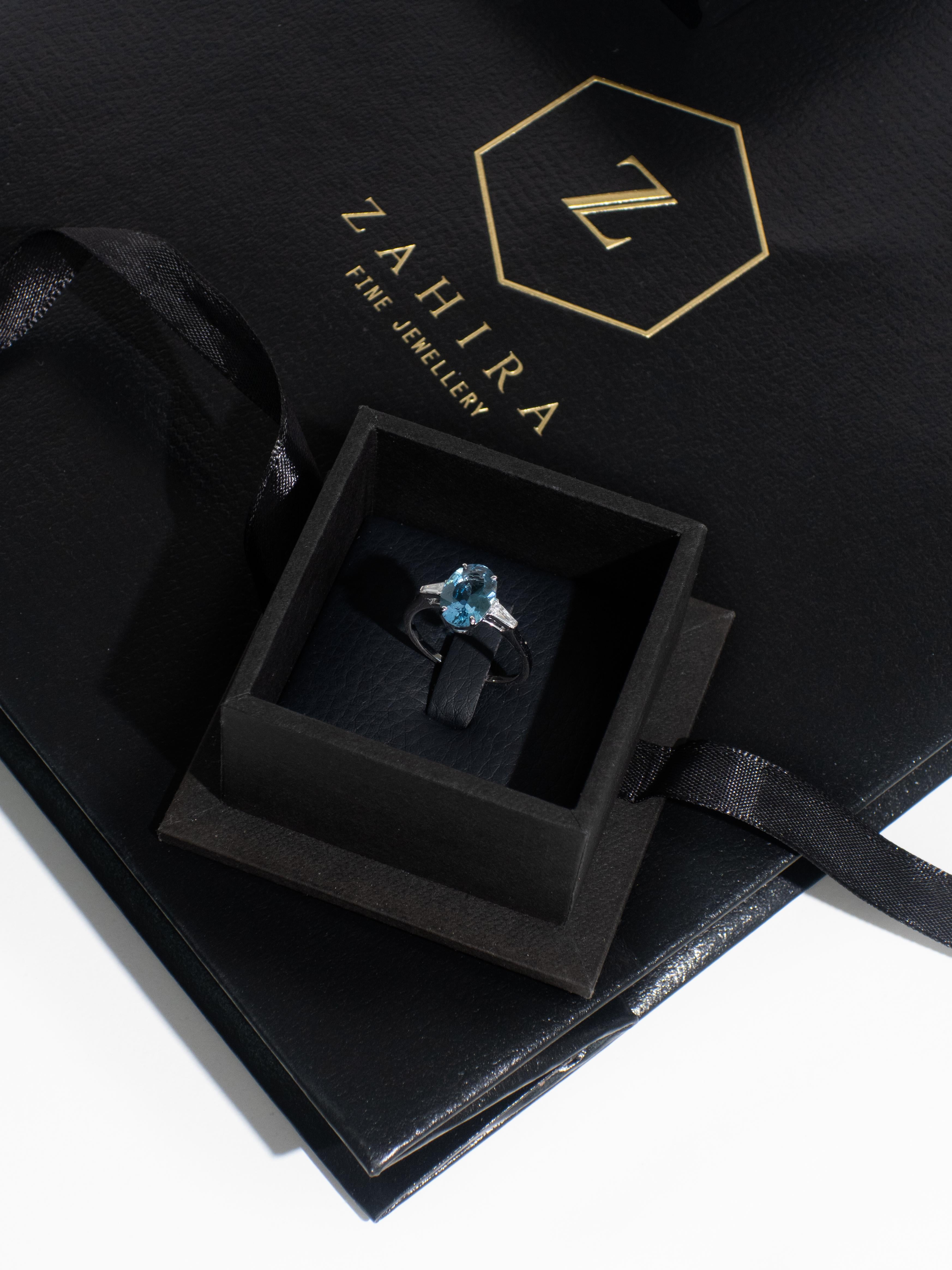 1.64 Carat Vivid Blue Aquamarine and Diamond Ring in 18k White Gold For Sale 2