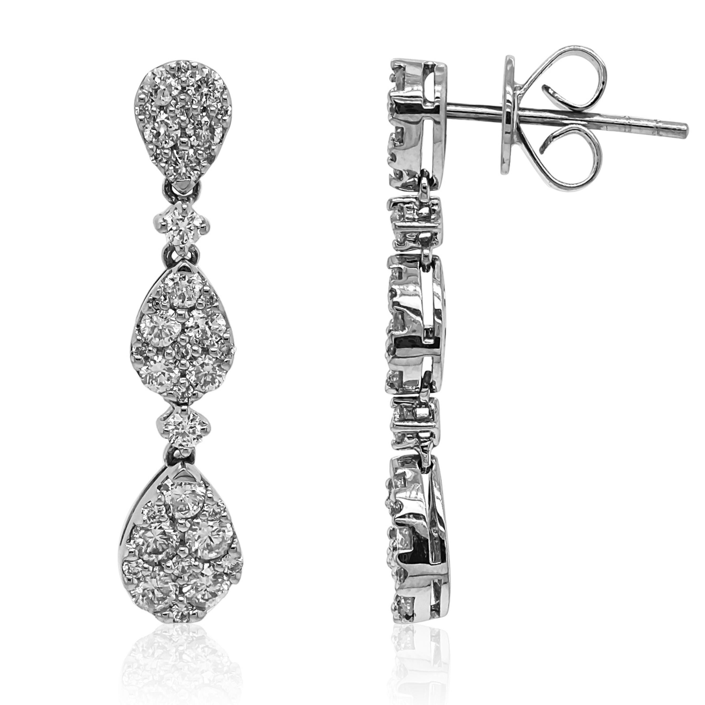 70 White Diamonds: 1.64 Carats
Metal: 18K White Gold, 4.37 Grams