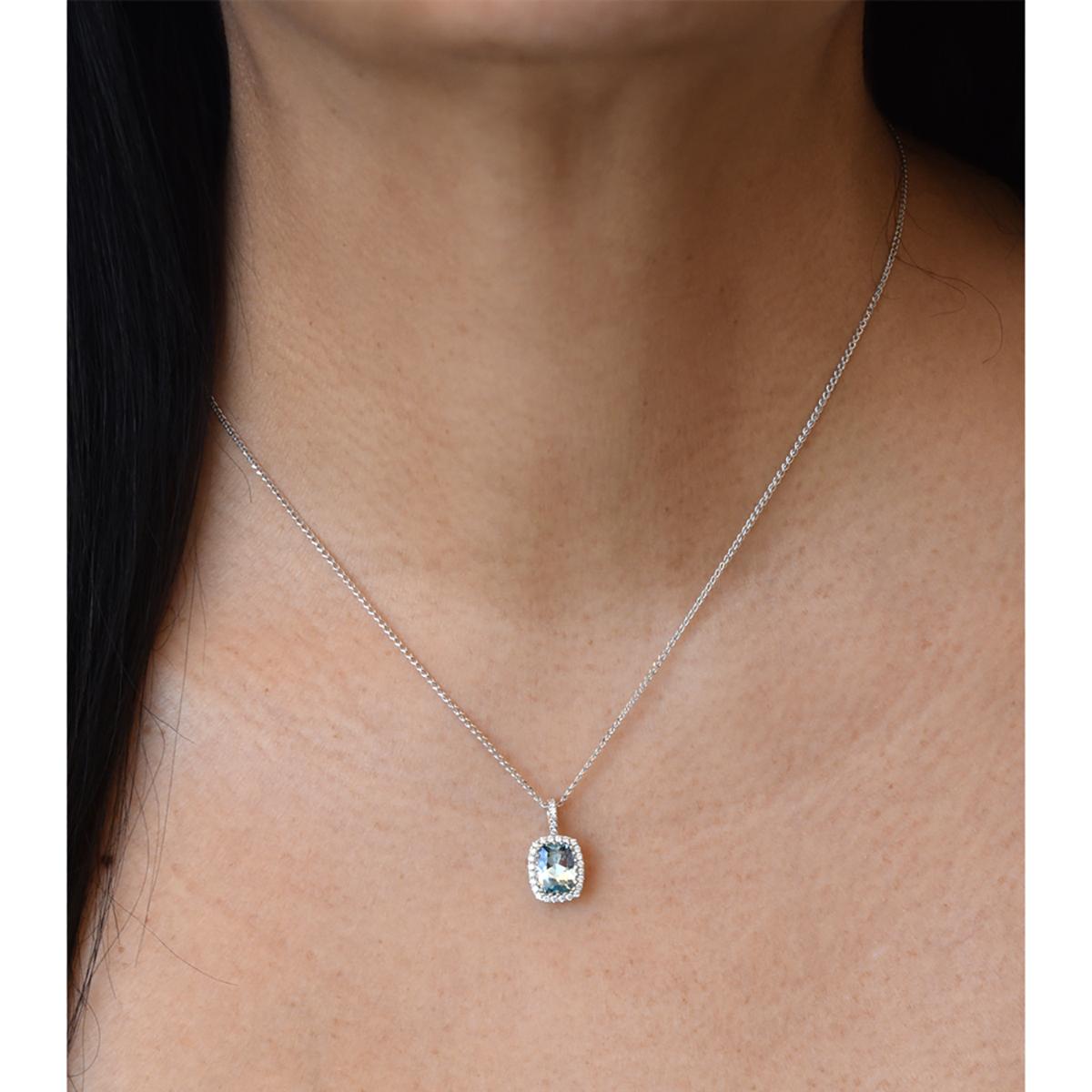 1.64 Carats Cushion Cut Aquamarine Necklace with Genuine Diamonds in White Gold For Sale 1