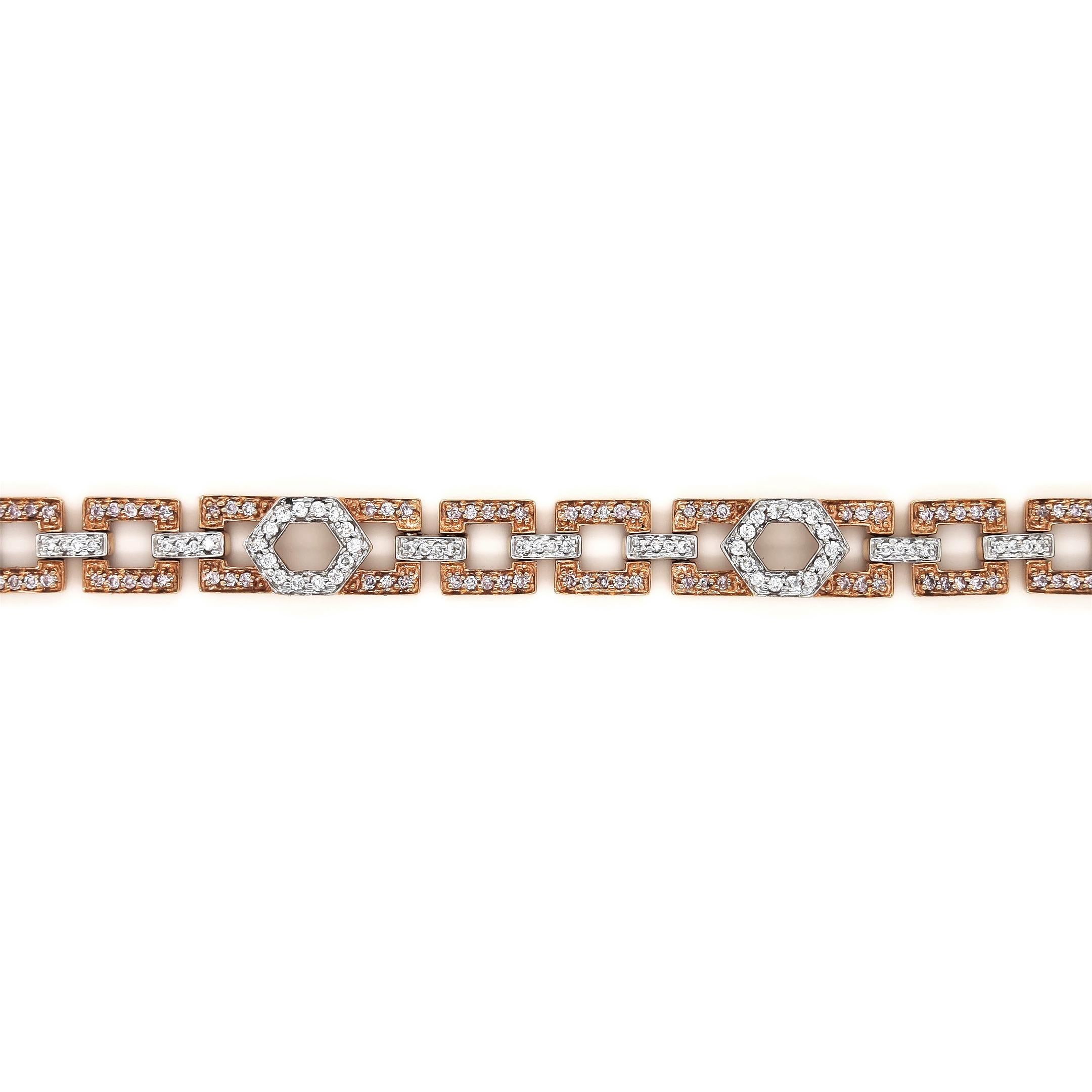 189 Pink Diamond e White Diamond: 1,64 Carati
Metallo: Oro rosa 18 carati, 17,00 grammi
