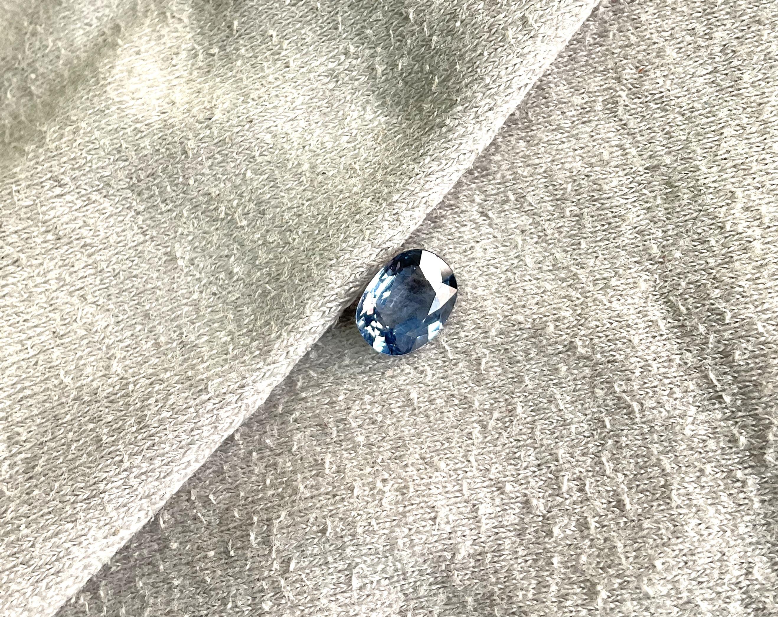 1,64 Carati di Spinello Blu della Tanzania Gemma naturale ovale sfaccettata per gioielli di pregio in vendita 2