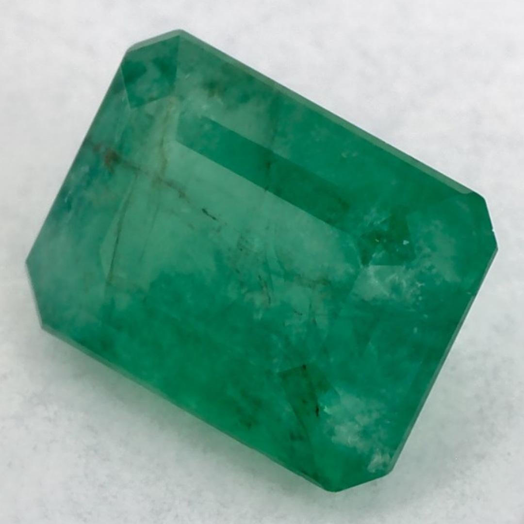 Con un vibrante tono verde, la piedra de nacimiento de mayo es un símbolo del renovado crecimiento primaveral.
 
Explora la vibrante colección de esmeraldas, rubíes y zafiros de nuestra tienda, disponibles como gemas sueltas y combinadas con nuestra