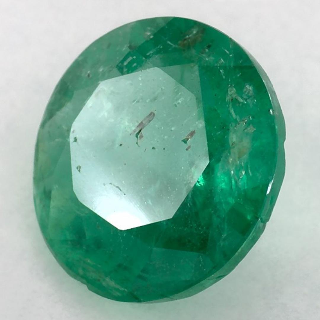 Mit seinem leuchtenden grünen Farbton ist der Geburtsstein für den Mai ein Symbol für neues Wachstum im Frühling. 

Entdecken Sie die lebendige Kollektion von Smaragden, Rubinen und Saphiren in unserem Geschäft, die als lose Edelsteine erhältlich