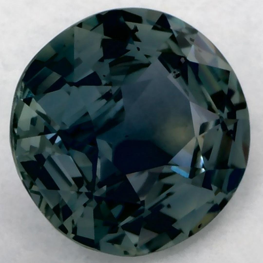 Questo zaffiro verde naturale offre eleganza e raffinatezza. Con la sua ricca saturazione del colore e il taglio preciso, è il centro perfetto per un anello di fidanzamento o un design di gioielli di lusso.

Questo zaffiro proviene dallo Sri Lanka