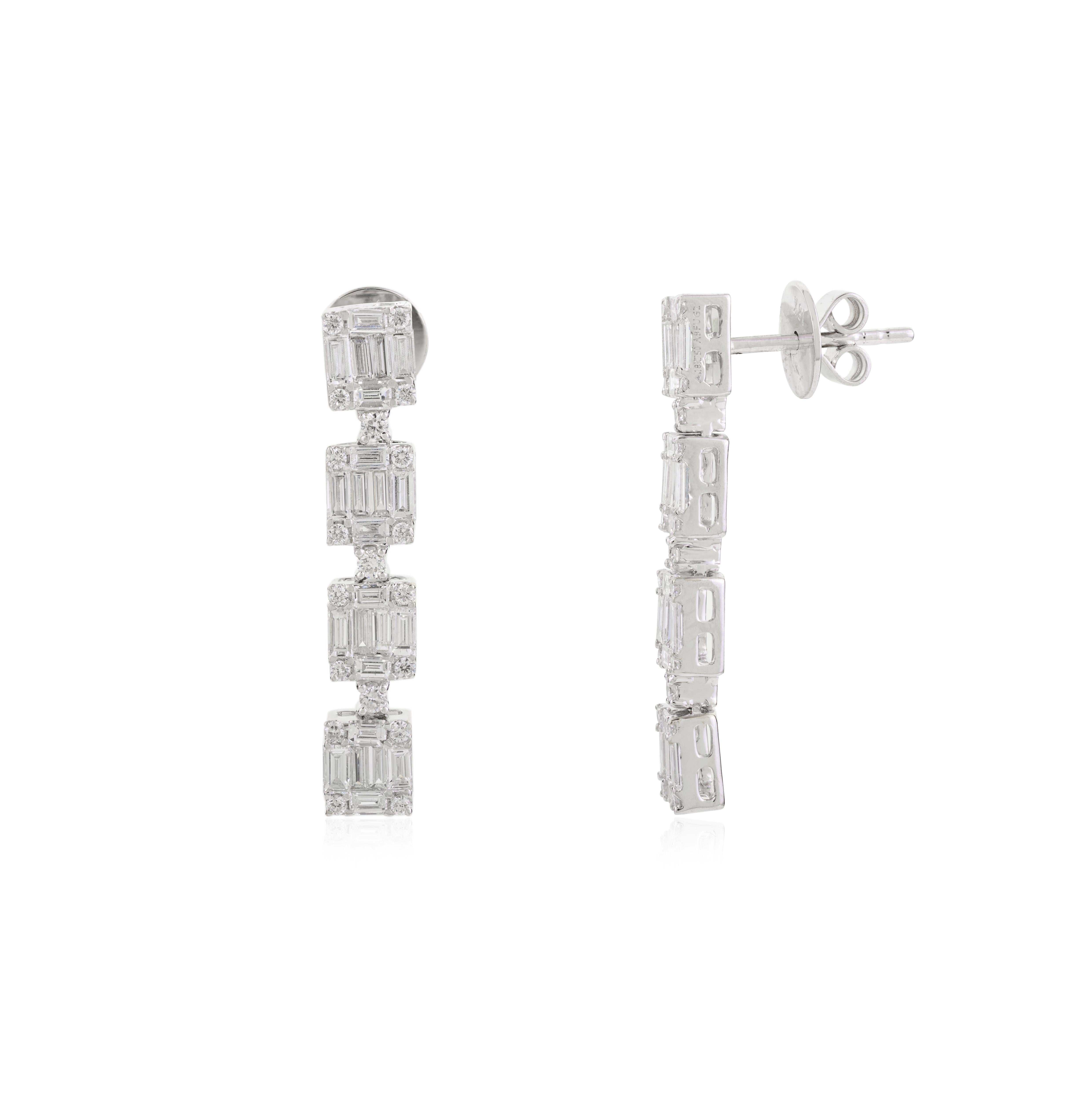 Orecchini pendenti lunghi con diamanti brillanti per il fidanzamento in oro bianco 18 carati In condizioni Nuovo in vendita a New York, NY
