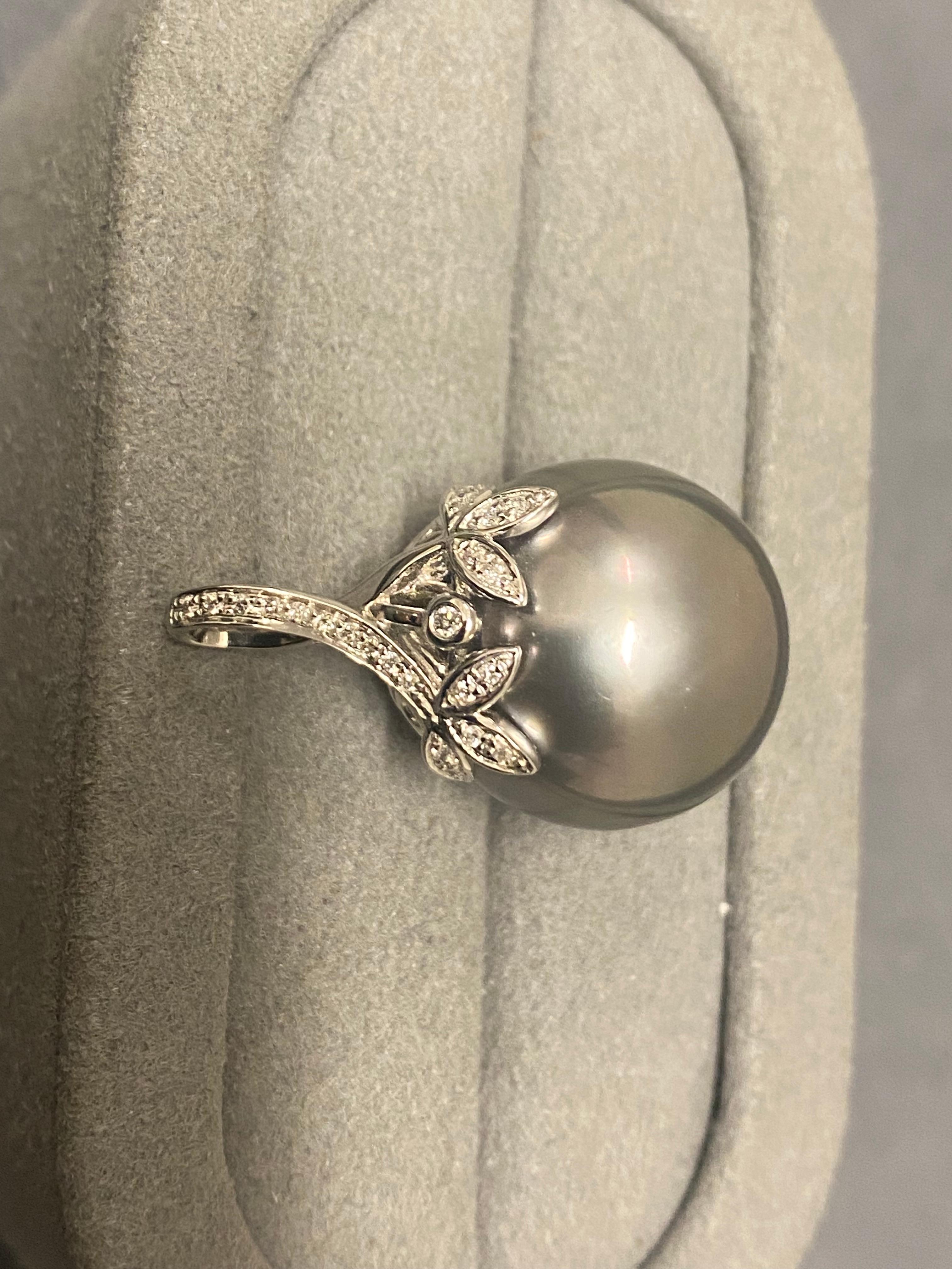 Contemporary Grey Colour Tahitian Pearl and Diamond Pendant in 18K White Gold For Sale