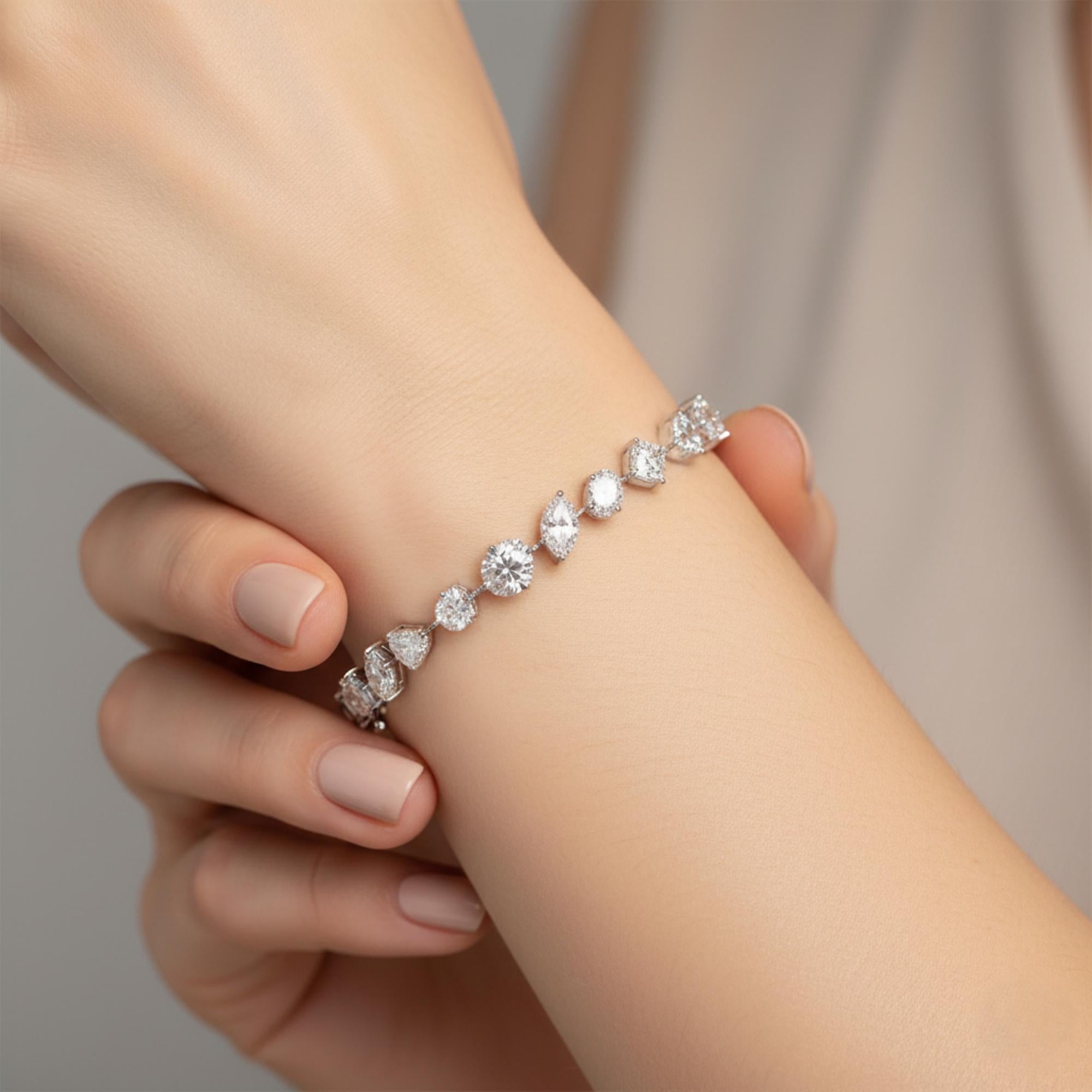 16,41 qt SI/HI Pulsera de compromiso de diamantes de forma mixta Regalo Oro blanco 14k 
La pulsera presenta una línea continua de cortes de diamantes mixtos. Cada eslabón de la pulsera presenta una forma de diamante única: pera, marquesa, brillante