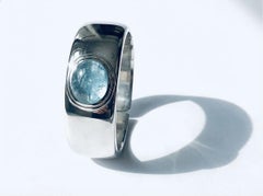 Acquamarina cabochon da 16,47 carati e bracciale solido e pesante bianco da 18 carati