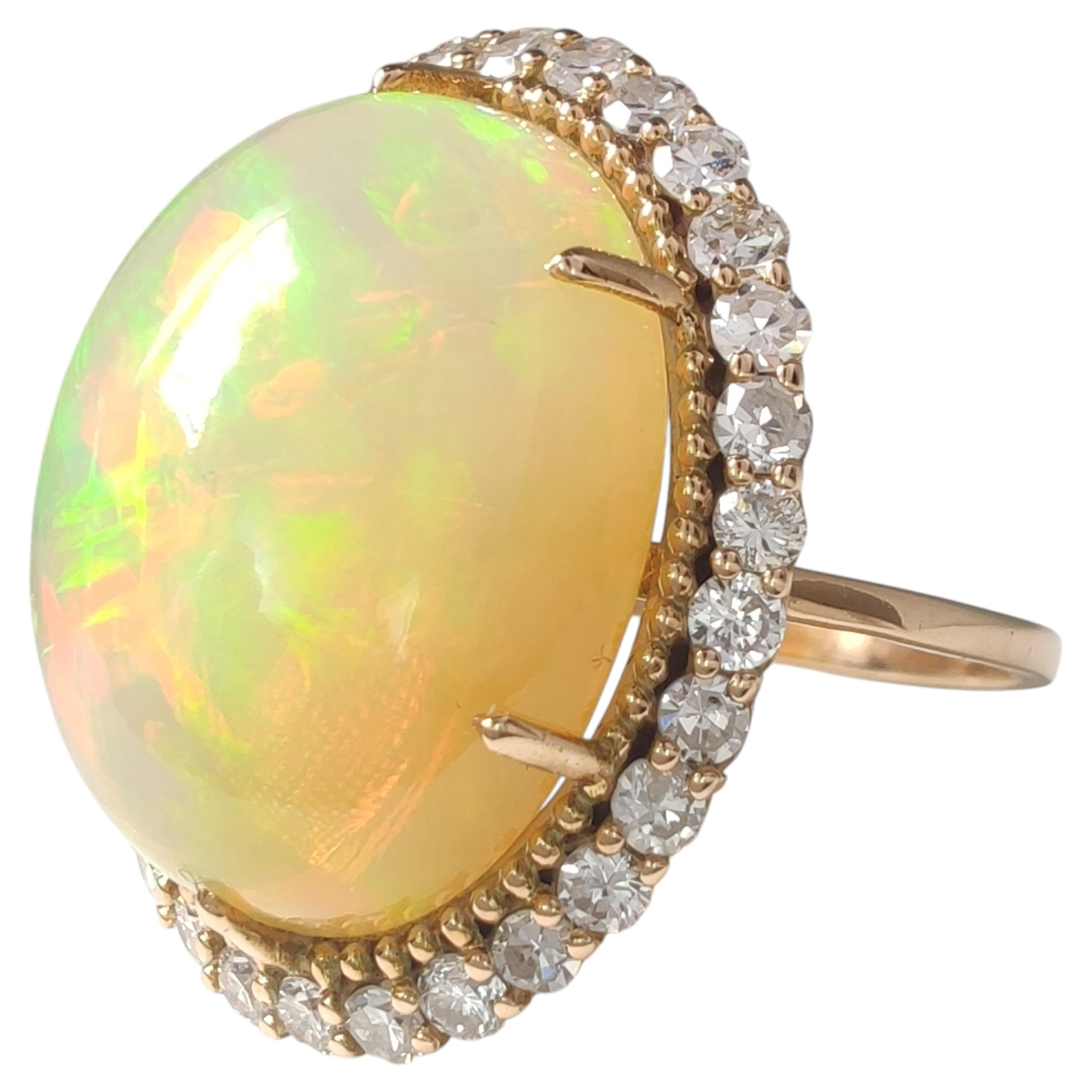 16,47 carati di opale naturale e 0,60 carati totali di diamanti, certificato AIG, anello con montatura in oro rosa 14k con montatura a halo in vendita