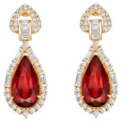 Boucles d'oreilles pendantes en or jaune 18 carats avec rubellite de 16,480 carats et diamants blancs