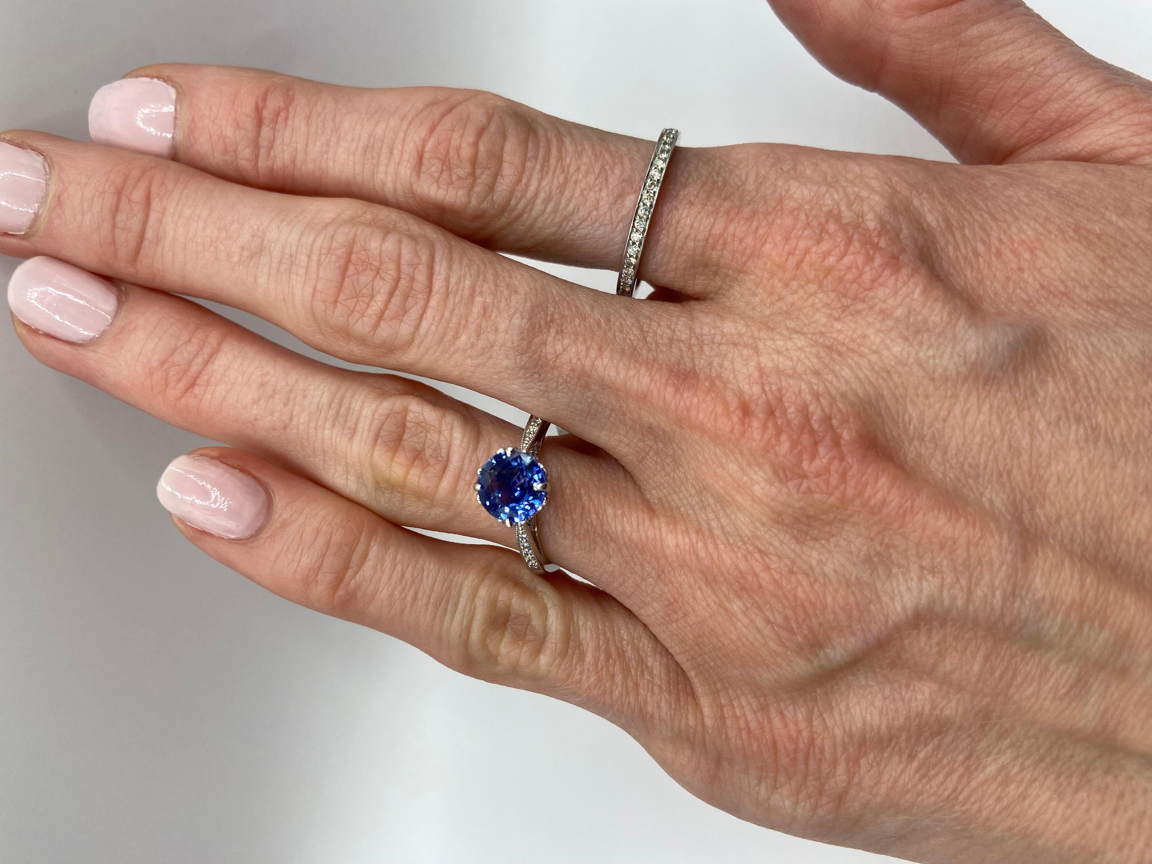 1.64 Karat Blauer Saphir & Diamant-Ring aus Platin im Angebot 2