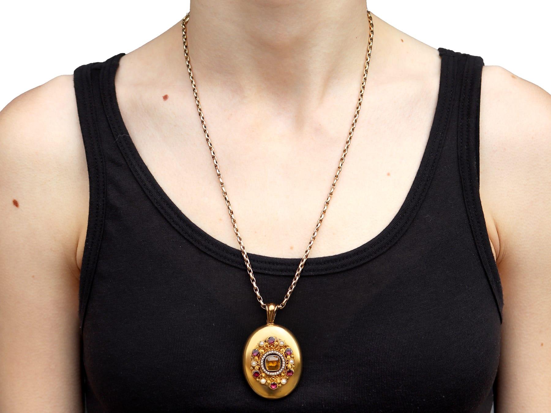 1.64Ct Citrine, 1.82Ct Garnet, Pearl, Seed Pearl and 18k Yellow Gold Locket For Sale 5