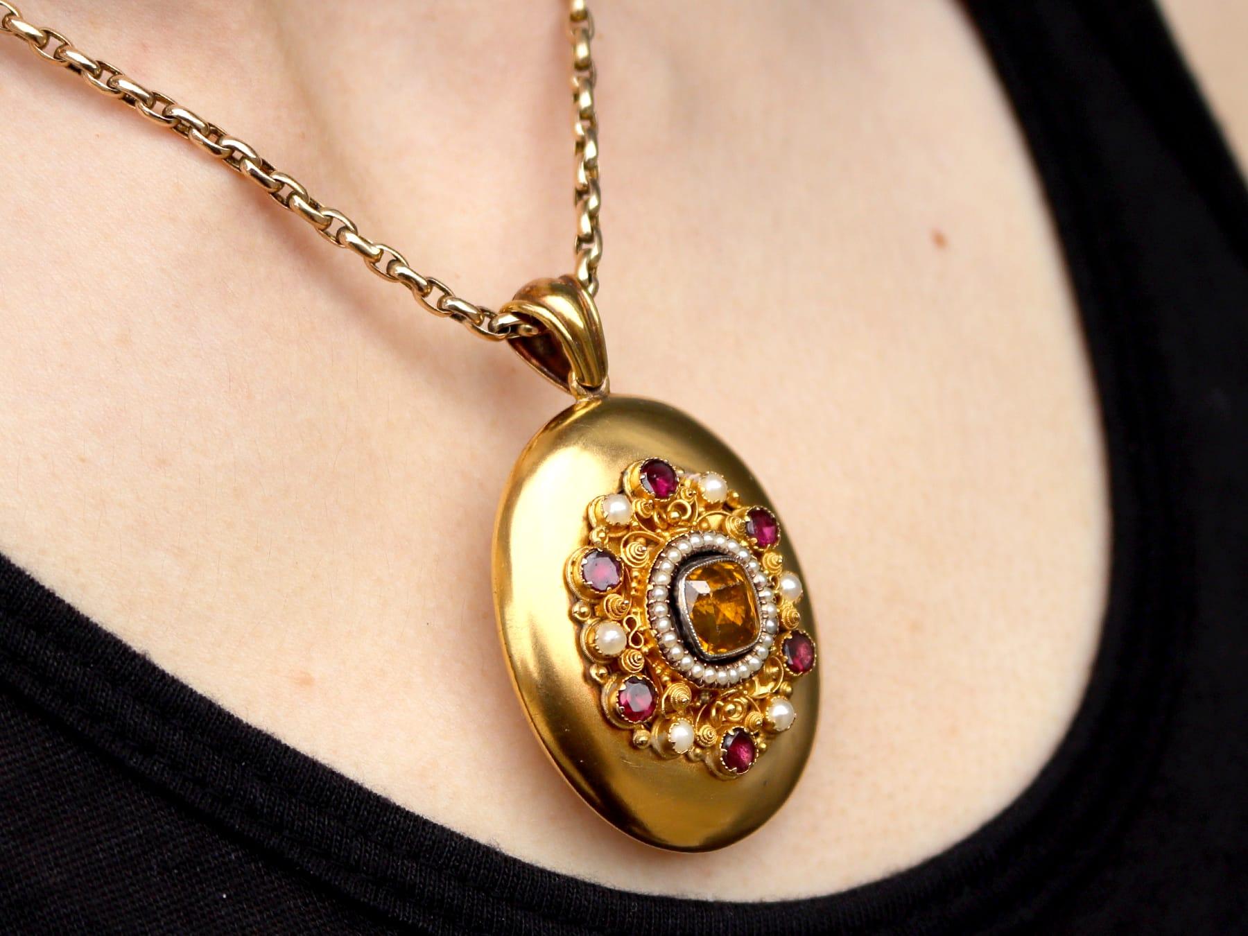 1.64Ct Citrine, 1.82Ct Garnet, Pearl, Seed Pearl and 18k Yellow Gold Locket For Sale 6